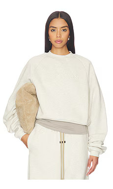 Fear of God ESSENTIALS 90's Raglan Sweatshirt in Oatmeal Heather from Revolve.com | Revolve Clothing (Global)