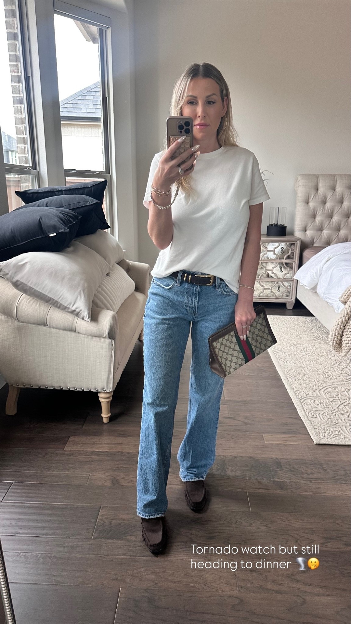 Tornado watch but still heading to dinner 🌪️🫢

#ltkcreator #ltkfinds #ltkwatchnow #motherjeans #madewell #clutchbag #gucci #designerbag

#LTKSeasonal #LTKgrwm #LTKootd