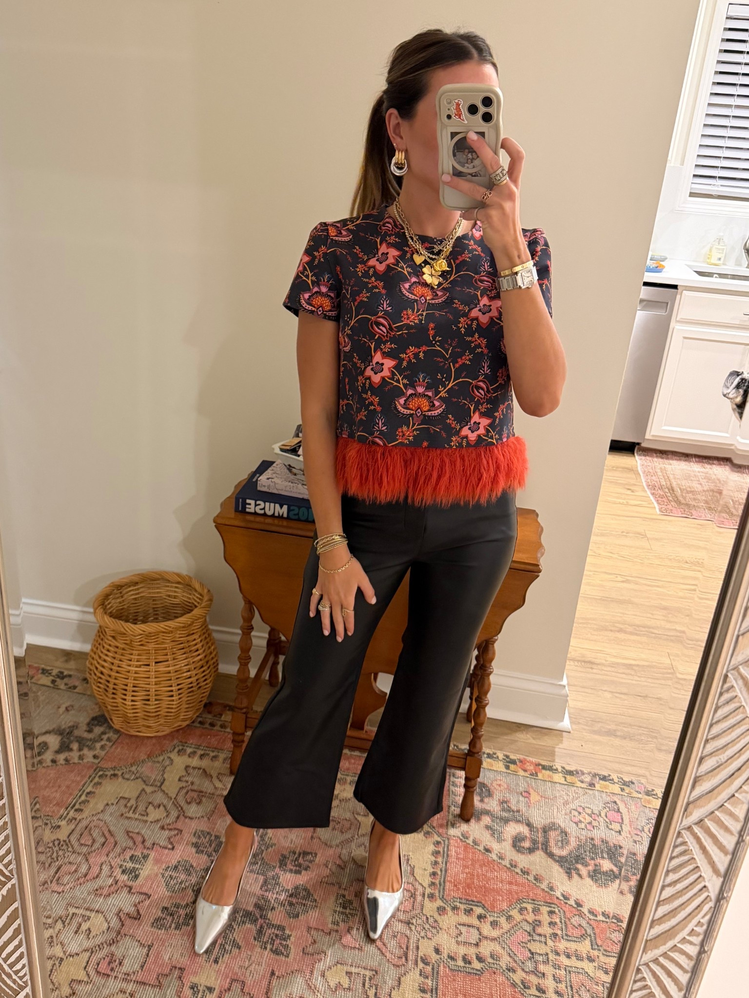 Holiday outfit inspo— wearing an xsmall in the top & a 26 petite in the pants 

#LTKHoliday