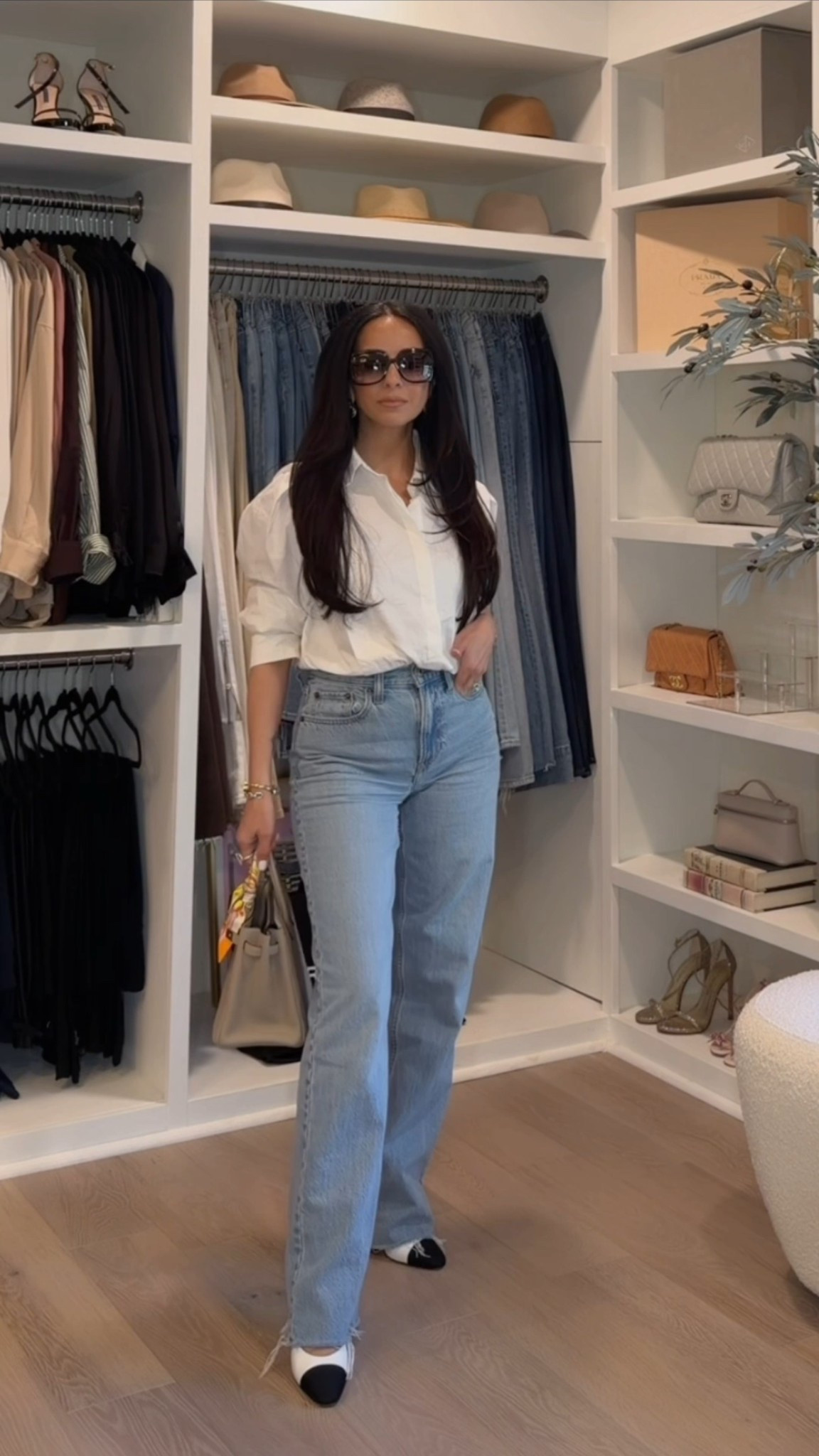 Sunday look 

Jeans size: 24 regular length 
Top size: xs

Rita salmo | Abercrombie jeans | Commense top | petite fashion | 
@abercrombie @Commense 

#LTKOver40 #LTKPetite