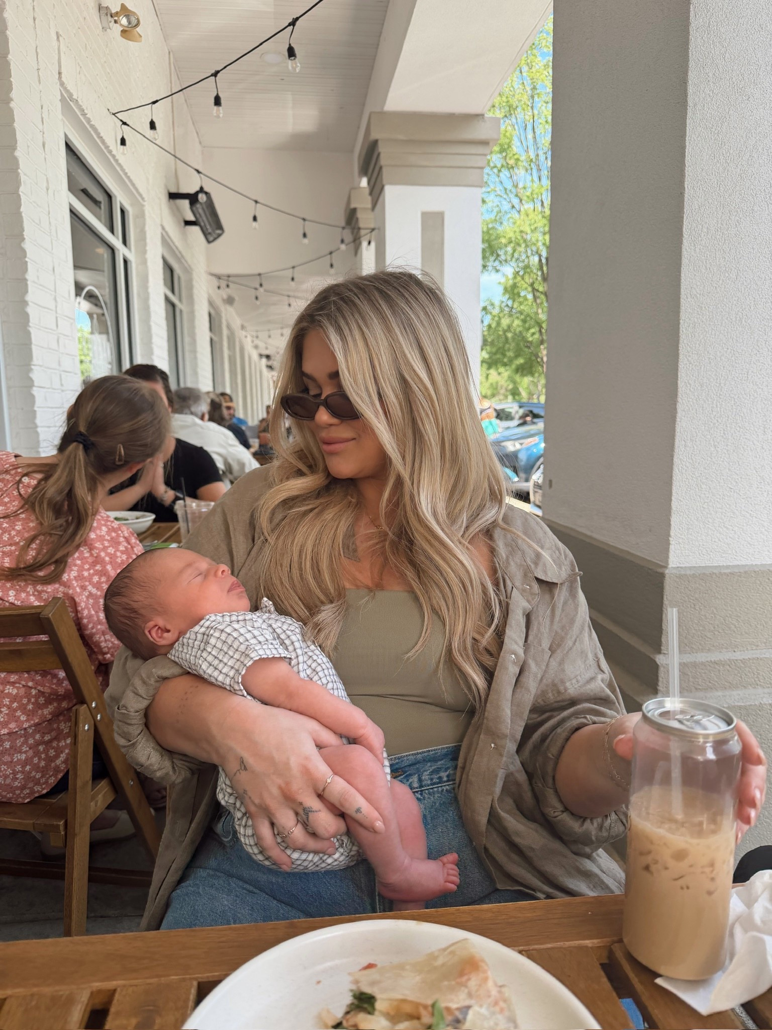 Lunch date ootd🤍

#LTKootd #LTKmomlife #LTKBaby