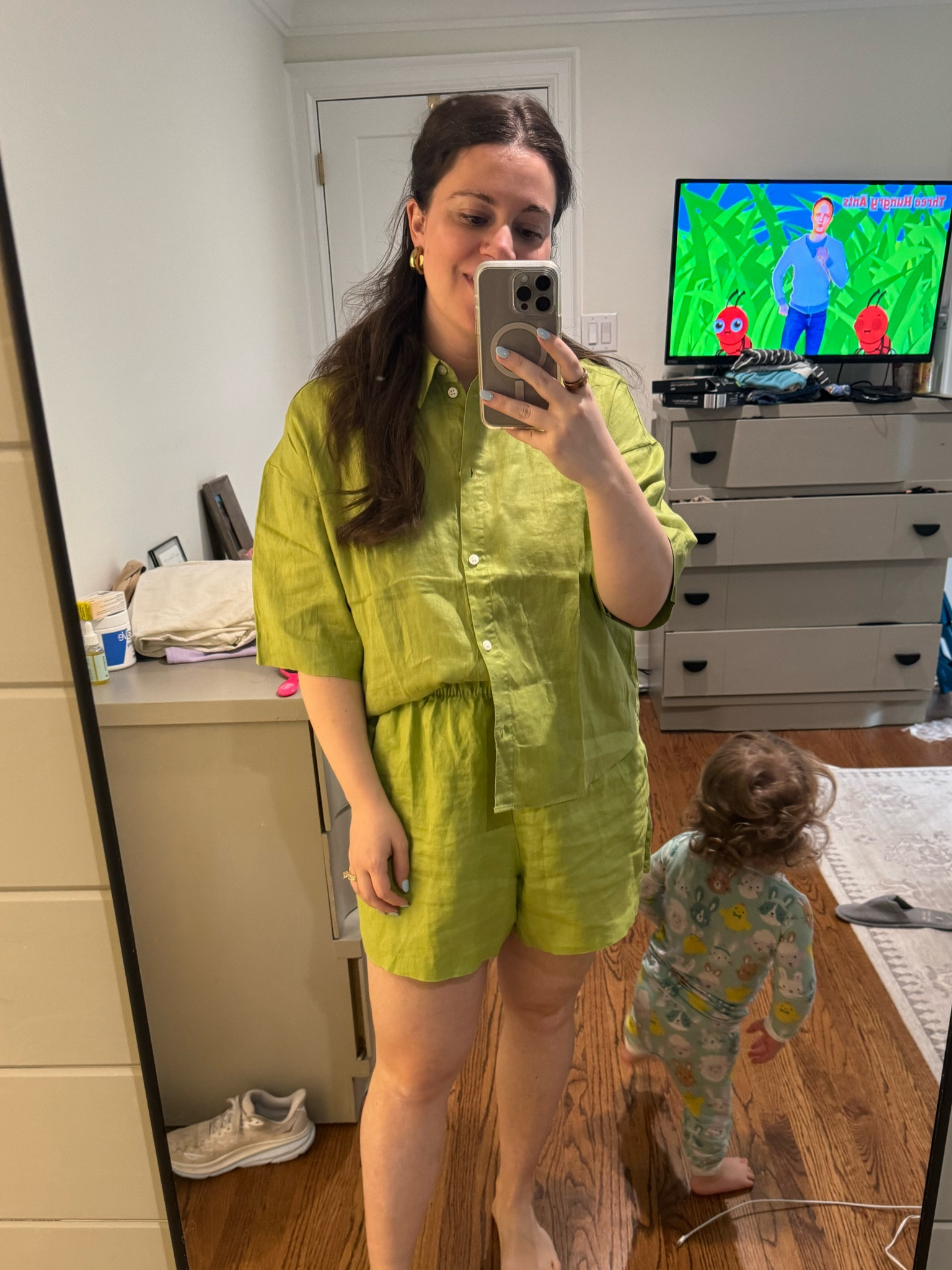 Breezy linen set for summer! Love this color! I’m wearing M top and L bottom. Bottoms run TTS and top runs slightly large.