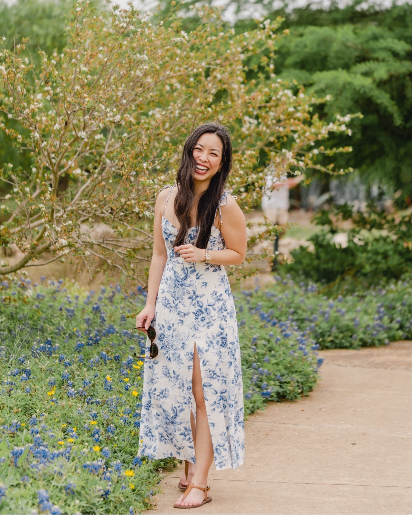{#thisis39} leggoooo! 💃🏻 #birthday #blessed #cantstopwontstop 🎂🍦🍰🧁🍟🧋never quite got around to posting this pretty dress — some of my faves styles in one: shoulder tie, midi length, thigh slit, floral print, and sweetheart neckline 🔥 // shop this post via link in bio ✌️ {12.13.23} 




🙏 thank you for shopping my links!
📷: @janeyunphoto 

.
.
.
.
.
.
#texasblogger #austinblogger #atxblogger #personalstyle #igstyle #flashesofdelight #ootdshare #ootd #wiw #lookbook #fashiondaily #styleinspo #petitestyle #asianblogger #fashiongram #instastyle #liketkit #floraldress #petalandpup

#LTKfindsunder100 #LTKstyletip #LTKSeasonal