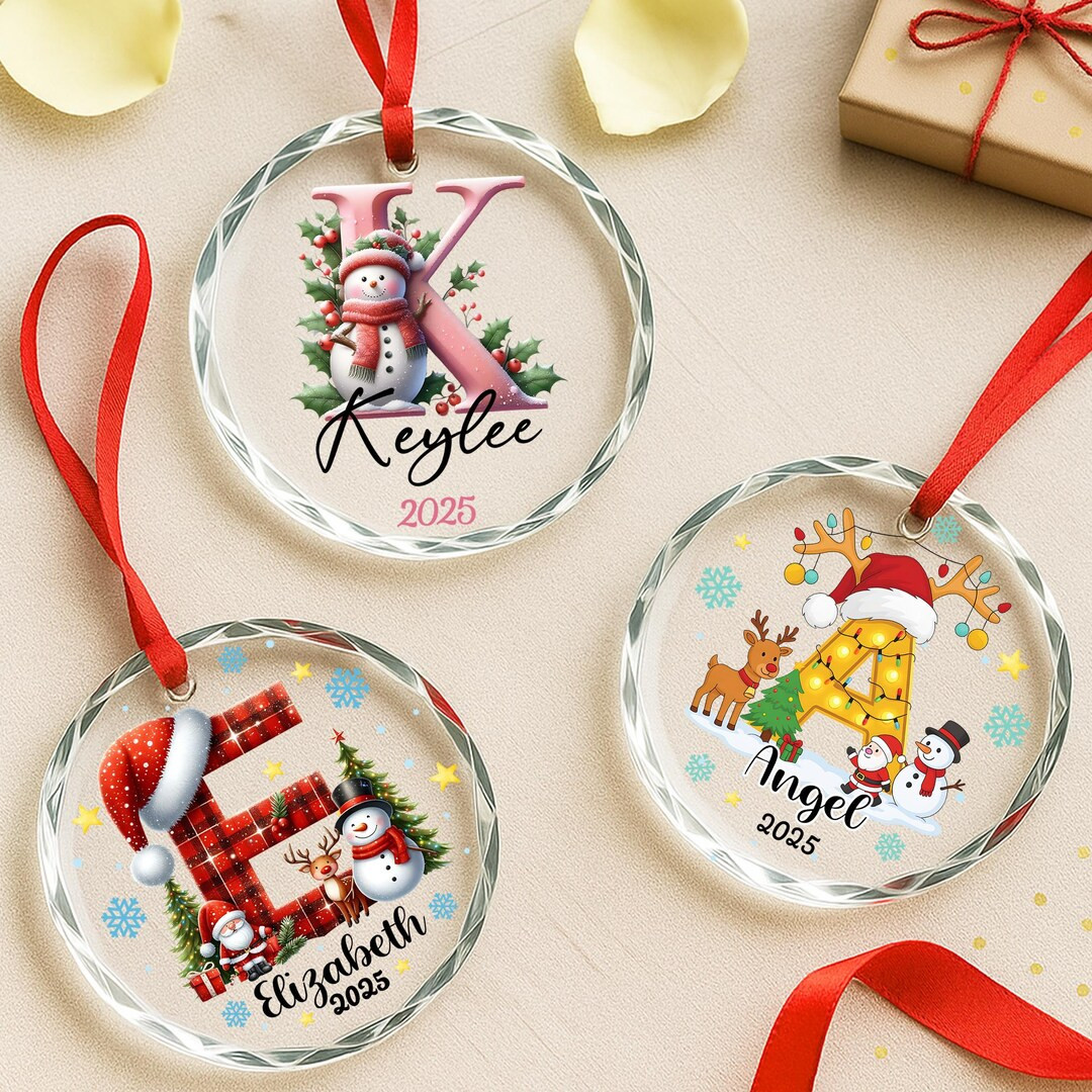 Adorno de muñeco de nieve personalizado con inicial para niños 2025 - Recuerdo de árbol de Nav... | Etsy (US)