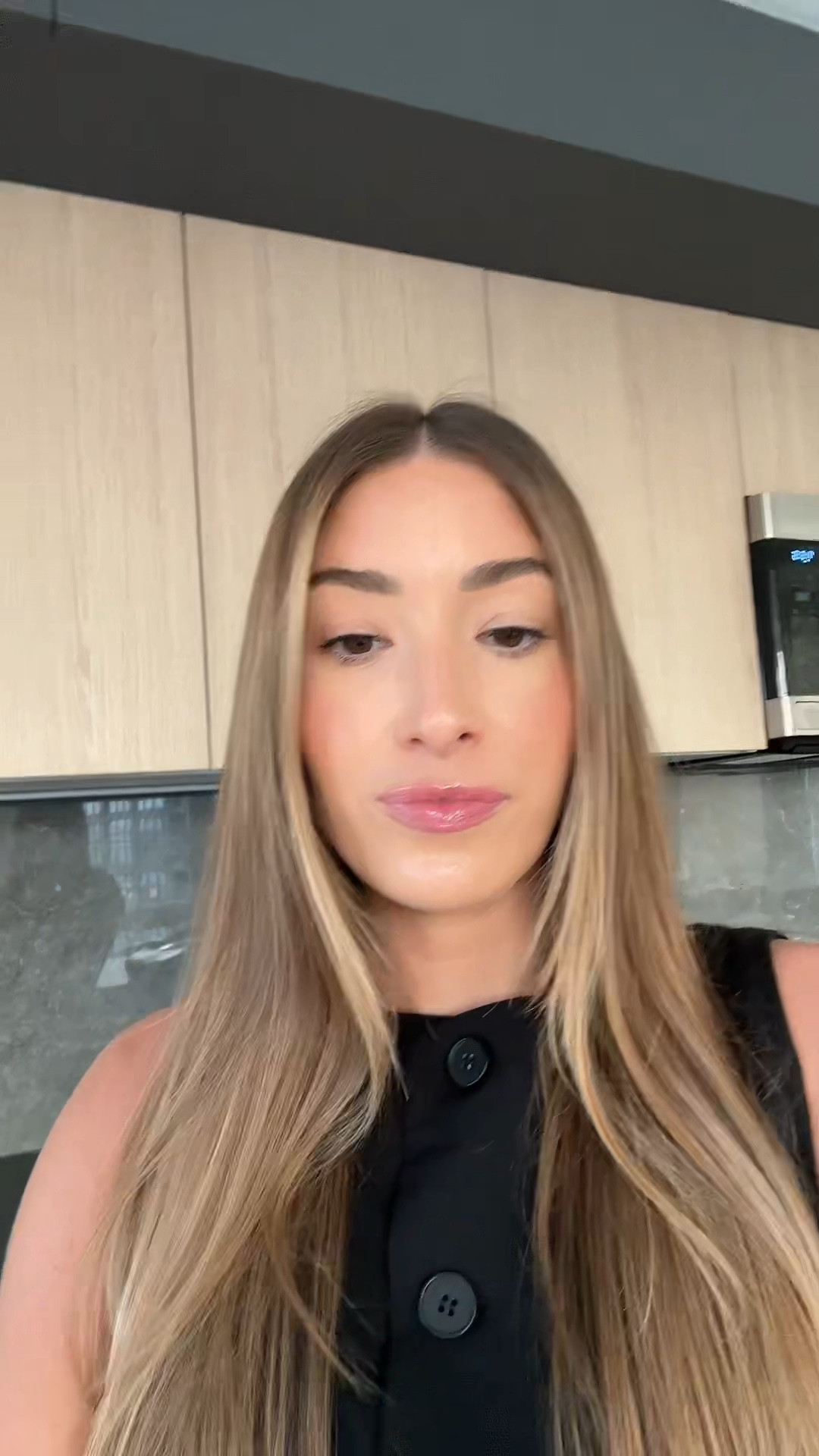 Go-to black bag. #staud #mansurgavriel 

#LTKVideo #LTKstyletip