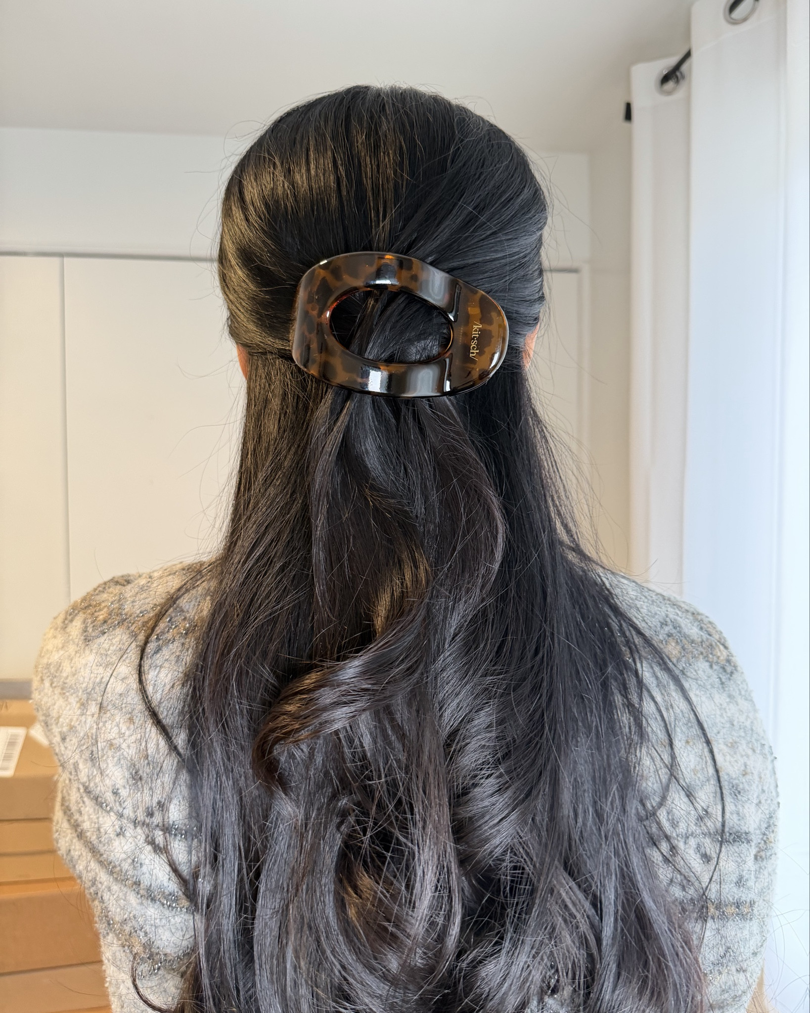 🥰 Love this large flat claw clip for my thick and long hair! Linking all things I love for my hair from Kitsch as well. 💓



#LTKGiftGuide #LTKmomlife #LTKBeauty