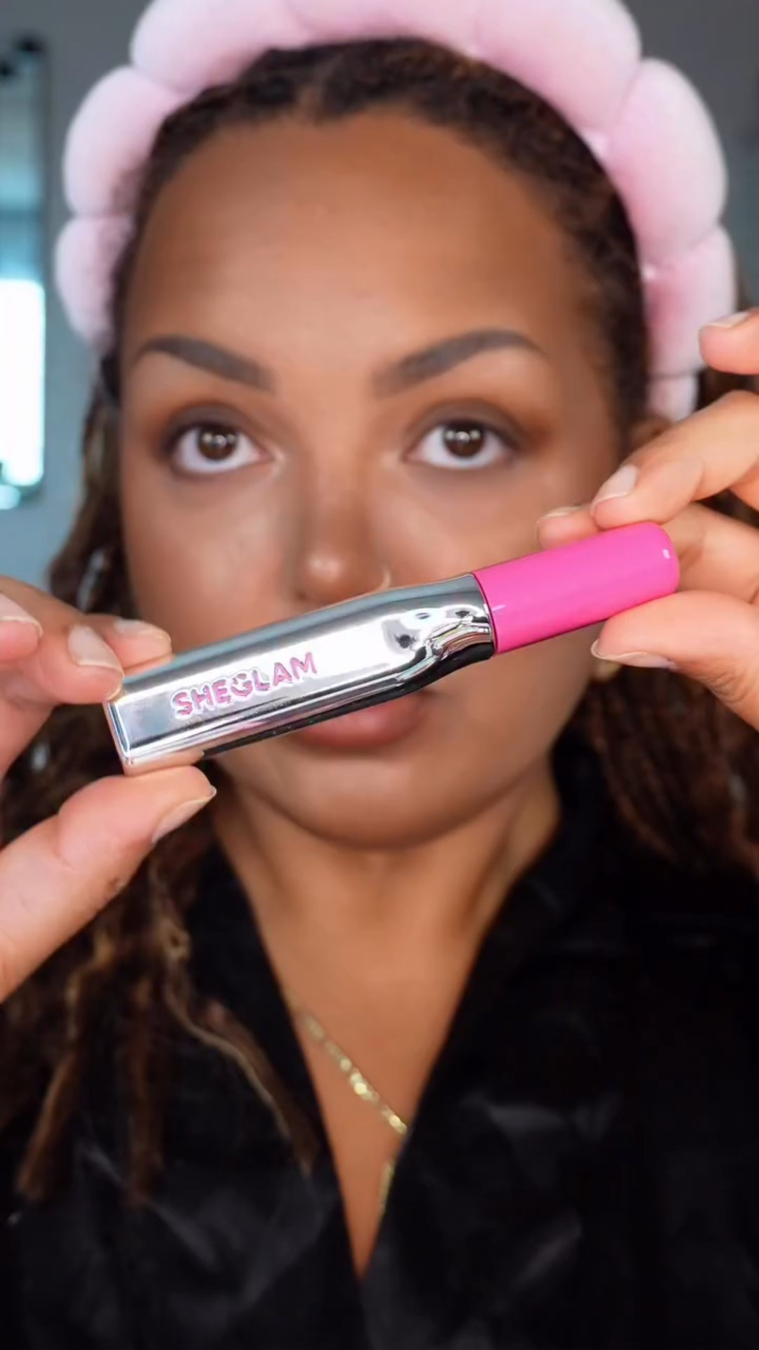 be honest… do your lashes do this after one coat? 👀

the new SHEGLAM lashlighter up & out mascara is actually insane - it instantly lifts, lengthens and makes your lashes look like you’ve had a lash lift 💅🏽

it’s dual-sided too 💖 use the micro-comb side to lift + build volume from the roots, then flip it and use the micro-tooth side to separate + define for that fanned-out effect ✨

plus it’s enriched with peptides + jojoba oil to nourish your lashes while keeping them lifted all day 🤍

and yes… that’s literally just one coat 😭



#LTKbeauty #LTKuk #LTKautumn