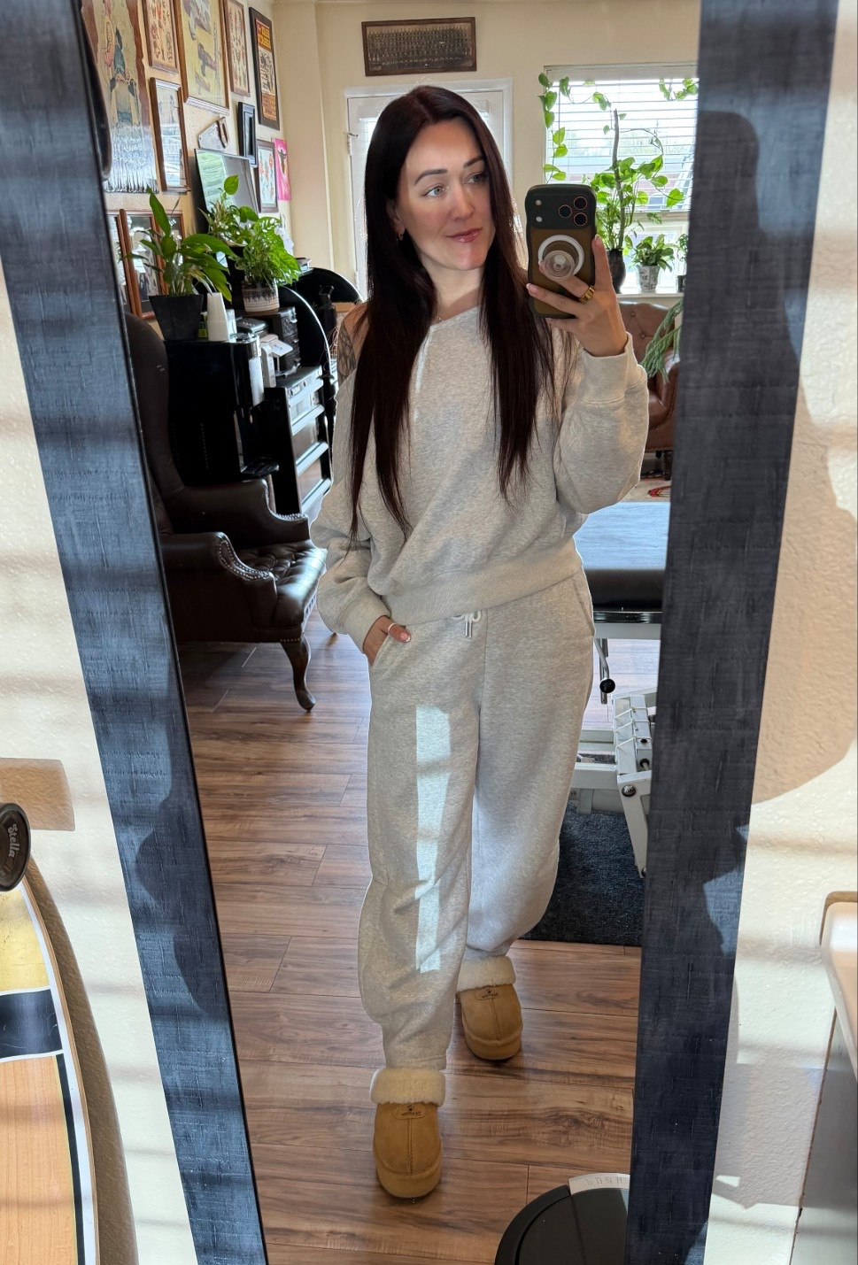 Cozy Heather gray Abercrombie sweatsuit set barrel sweats with Besrclaw platform slides


#LTKPetite #LTKActive #LTKxAerie