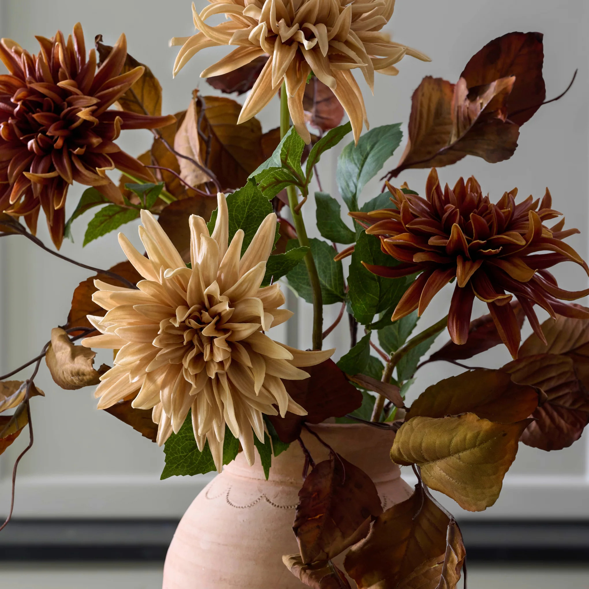 Autumnal Dahlia | Magnolia