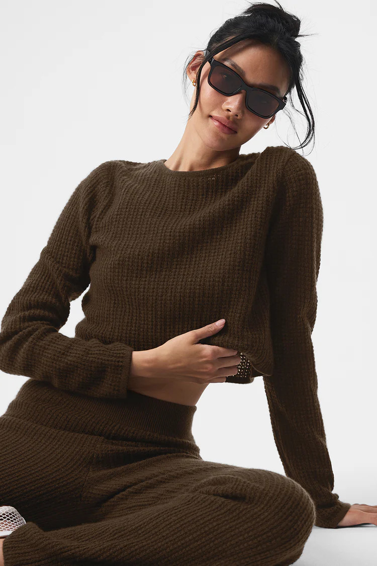 Cashmere Plush Waffle Cropped Long Sleeve - Espresso | Alo Yoga (US)