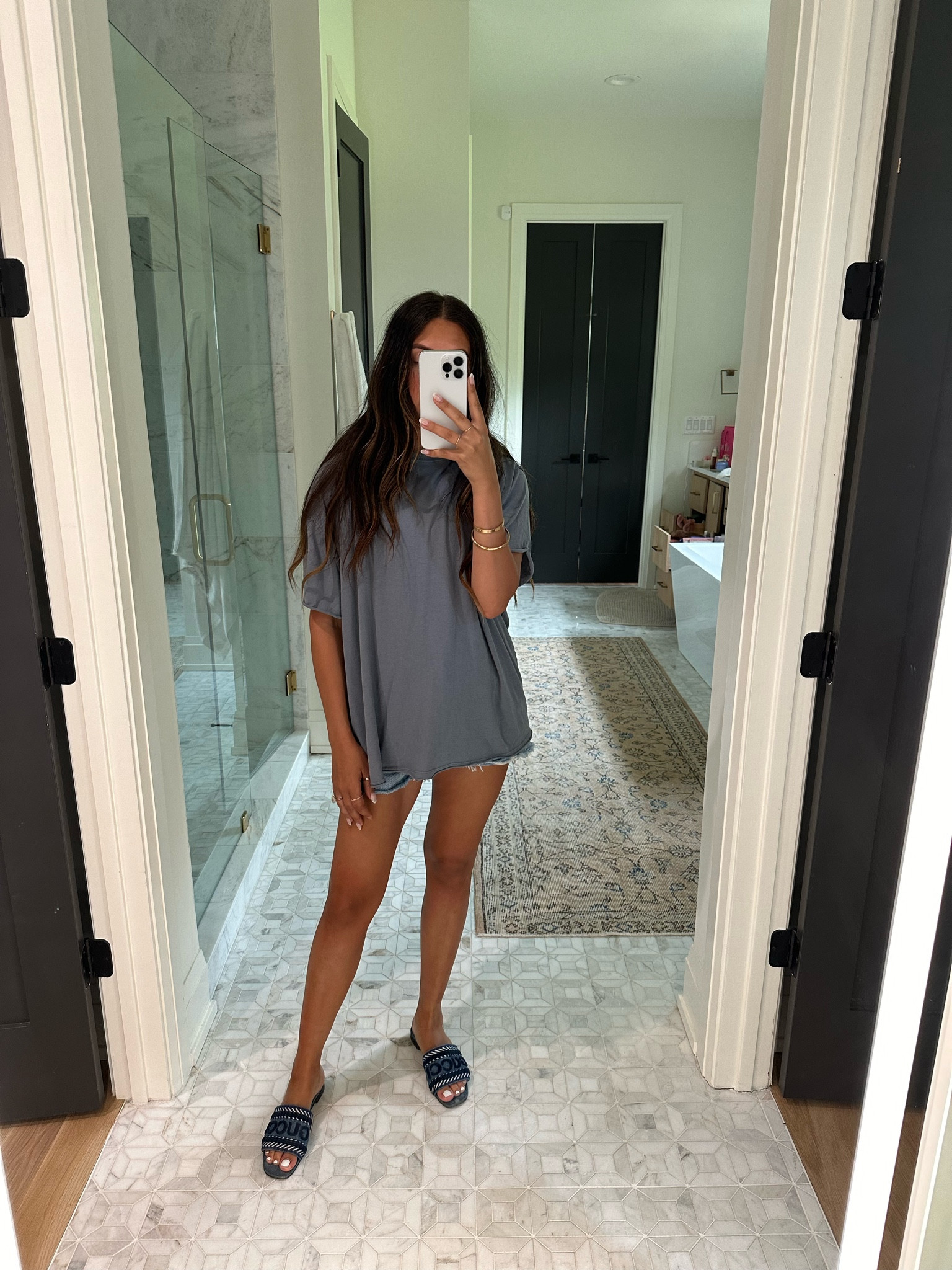 Top: medium

Love free people T-shirts! Always so soft and falls well