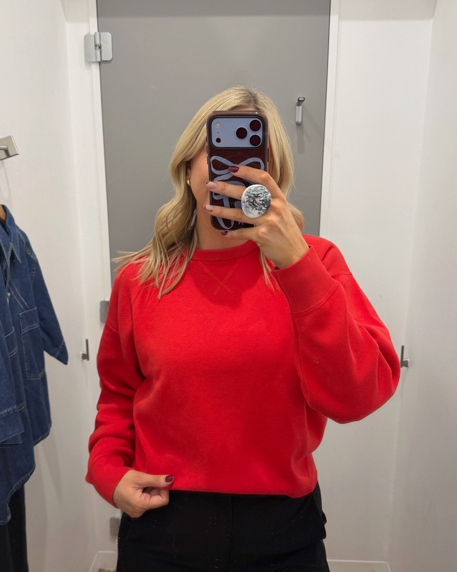 Some of my recent favourites at @UNIQLO. Sizing is as follows:

Red sweater - M. Black sweater - L. Black barrel pants - M. Denim shirt - L x

#LTKaustralia #LTKspring #LTKstyletip