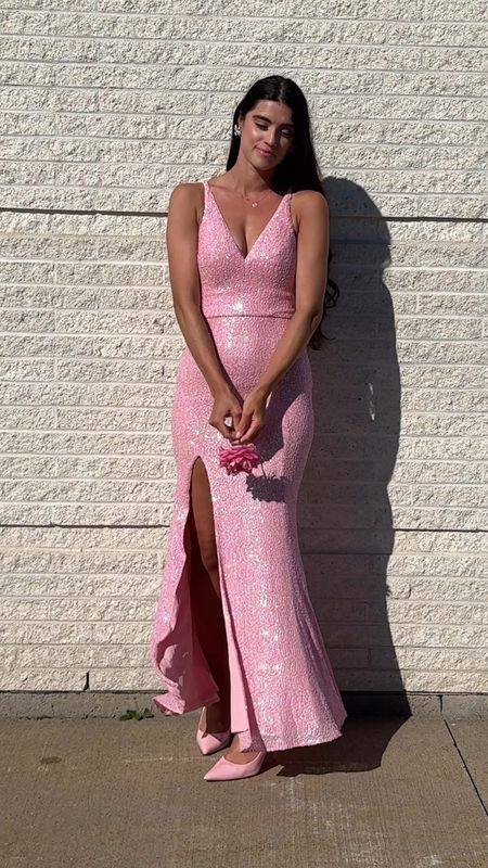 pink sparkly wedding guest dress 


#LTKsummer #LTKwedding #LTKpartywear