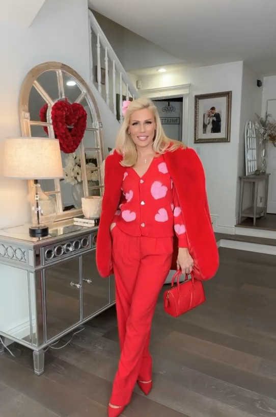 I am loving these two Valentine’s Day outfit for a date night or a Galentines brunch!💌🥰

Date night outfit, outfit inspo, Valentine’s Day, girls night out, fur coat 

#LTKSeasonal #LTKStyleTip