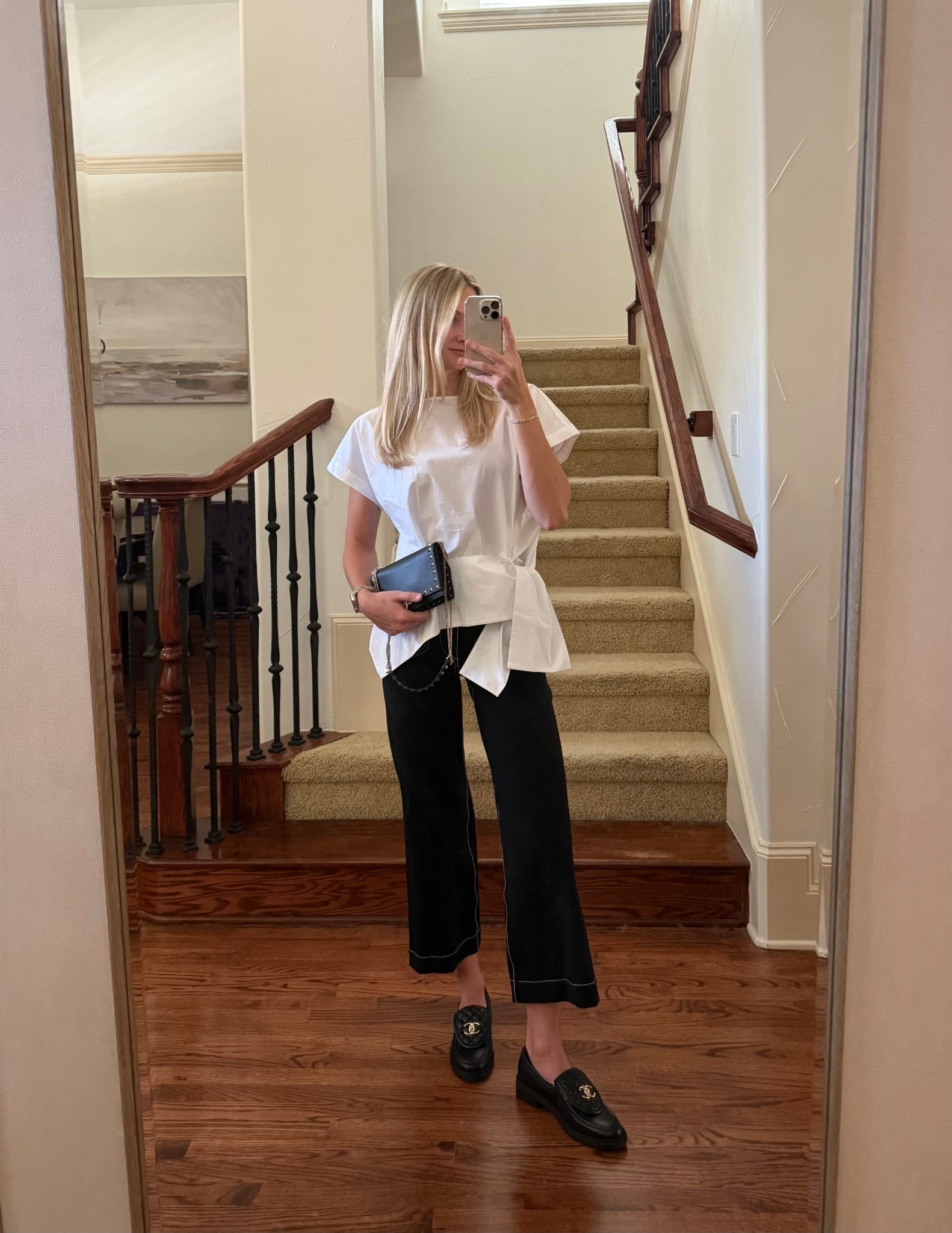 New crisp white shirt 📸✨
Wearing a XS in top, 24 in pants, and went up a 1/2 size in the loafers 