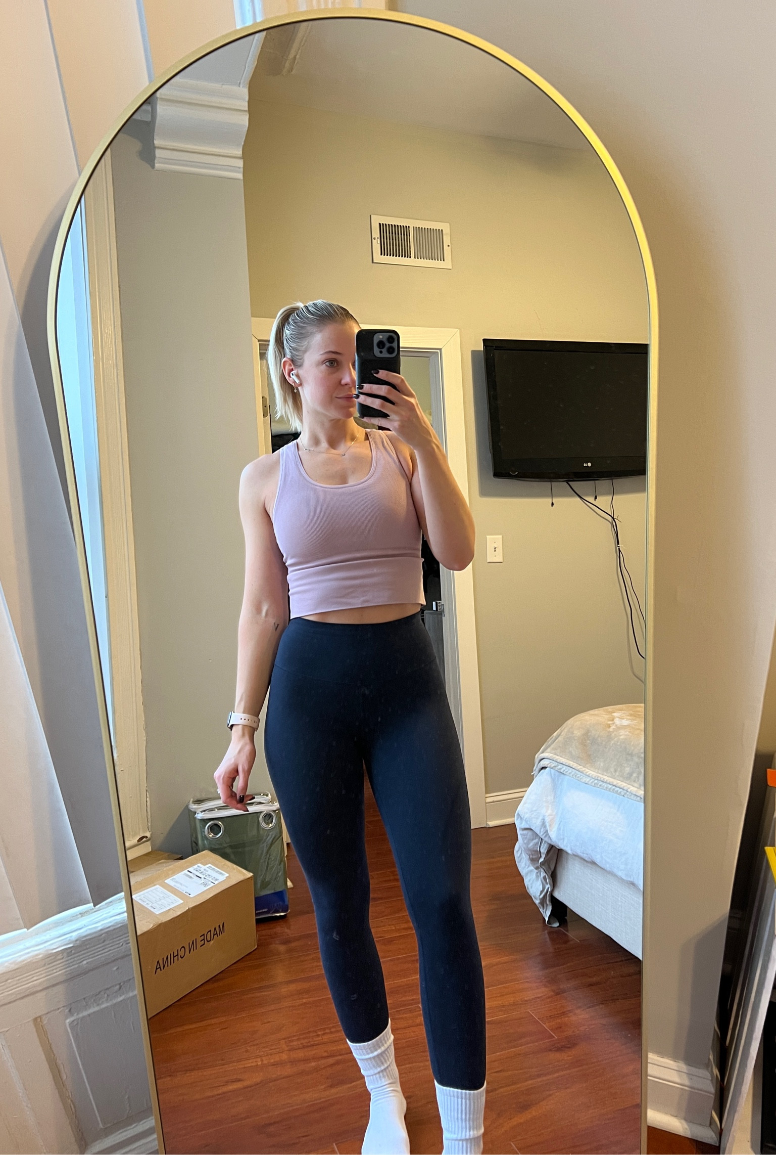 Gym outfit of the day 💓 These leggings make the perfect gift for the gym girl in your life! 

#LTKfitness #LTKGiftGuide #LTKfindsunder100