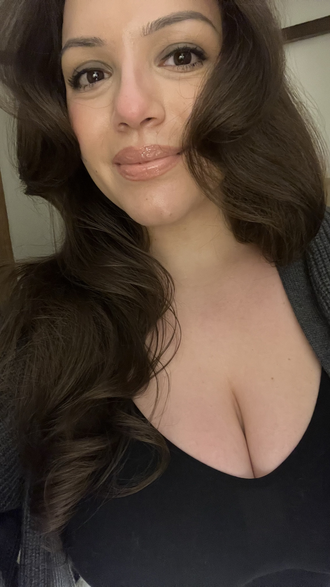 My quick 10 minute blowout when I don’t have the time to use my Dyson Airwrap or want to pack light and use the hotels hairdryer 🎀.

I took these pictures at the end of the night, no fall! 🪄✨

#LTKtravel #LTKbeauty #LTKMostLoved