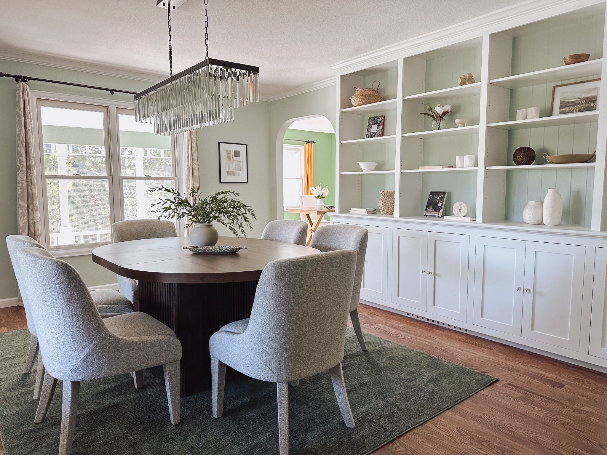 Shop this dining space

#LTKHome #LTKSeasonal #LTKFindsUnder100