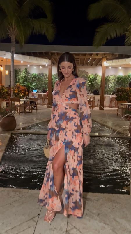 Last nights dinner outfit for Turks & Caicos! Obsessed with this maxi dress, it’s the perfect vacation outfit! Wearing an XS and it runs TTS. 

Vacation outfit / dress / tropical / spring break / maxi dress / floral dress 

#LTKunder100 #LTKstyletip #LTKtravel