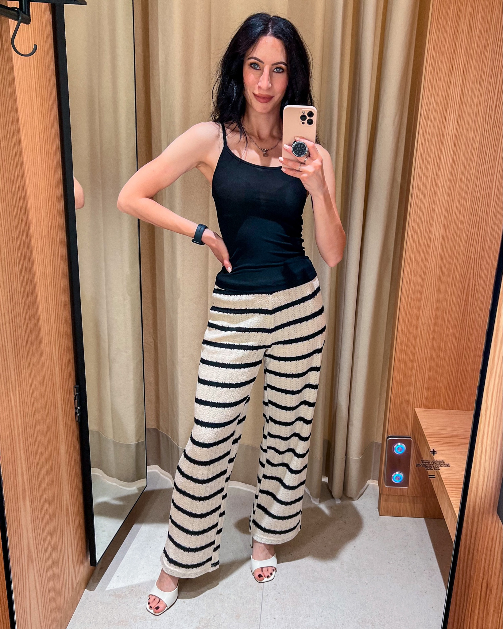 Indosso XS sia del top che dei pantaloni.

Outfit Mango shopping, outfit estate, outfit primavera, outfit sotto i €50

#LTKeurope #LTKunder50