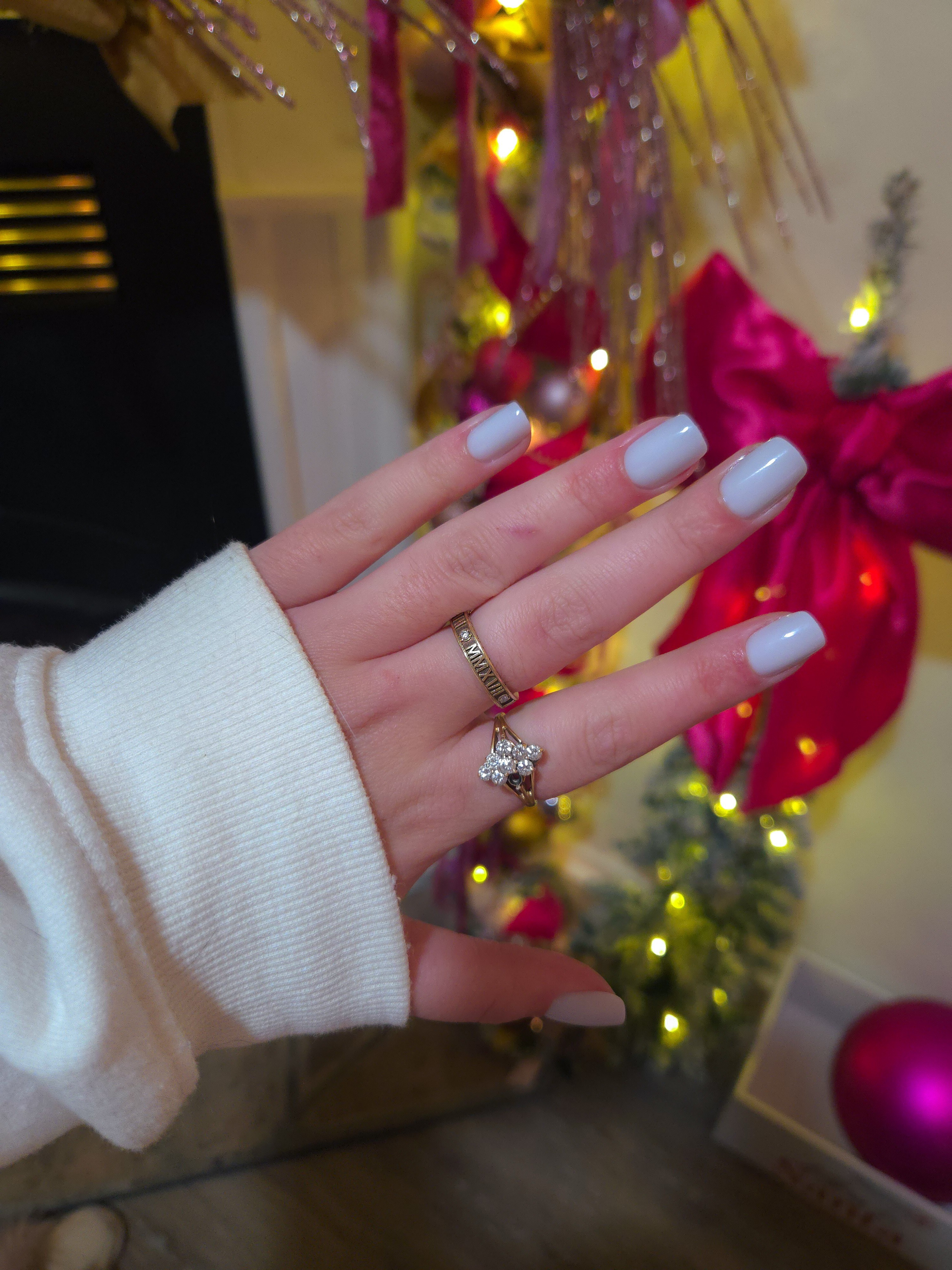 This super pretty set is giving major winter vibes ❄️ this new shape that Glamnetic came out with is much shorter than what I usually go for, but it's the perfect length for any of you looking for press on nails that are TRULY a short length!

#LTKGiftGuide #LTKBeauty #LTKHoliday