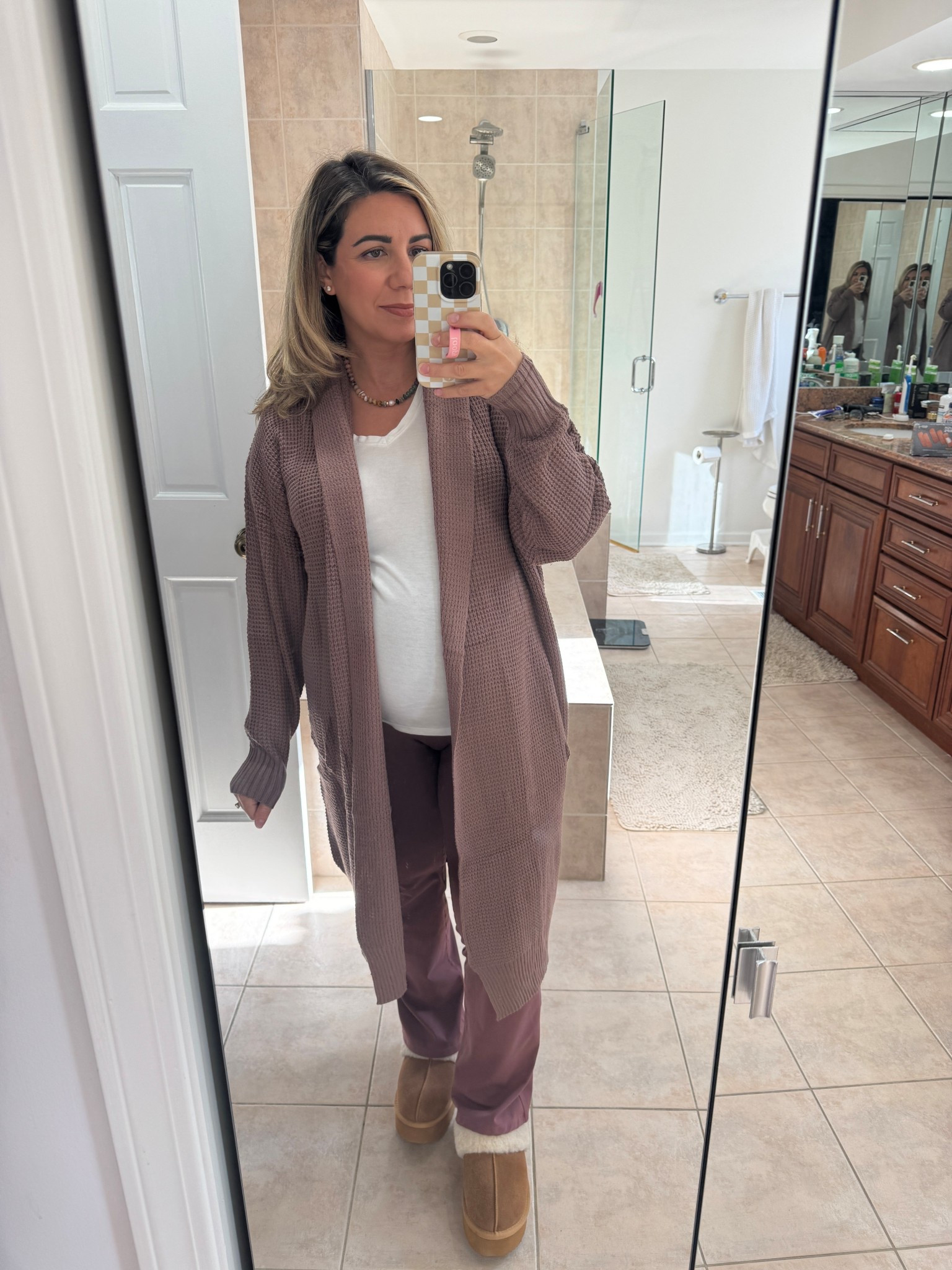 Foolproof maternity outfit formula! Amazon leggings, maternity tee, and a cardigan. The easiest combo! 
Pants: M
Duster: S
Tee: S


#LTKBump