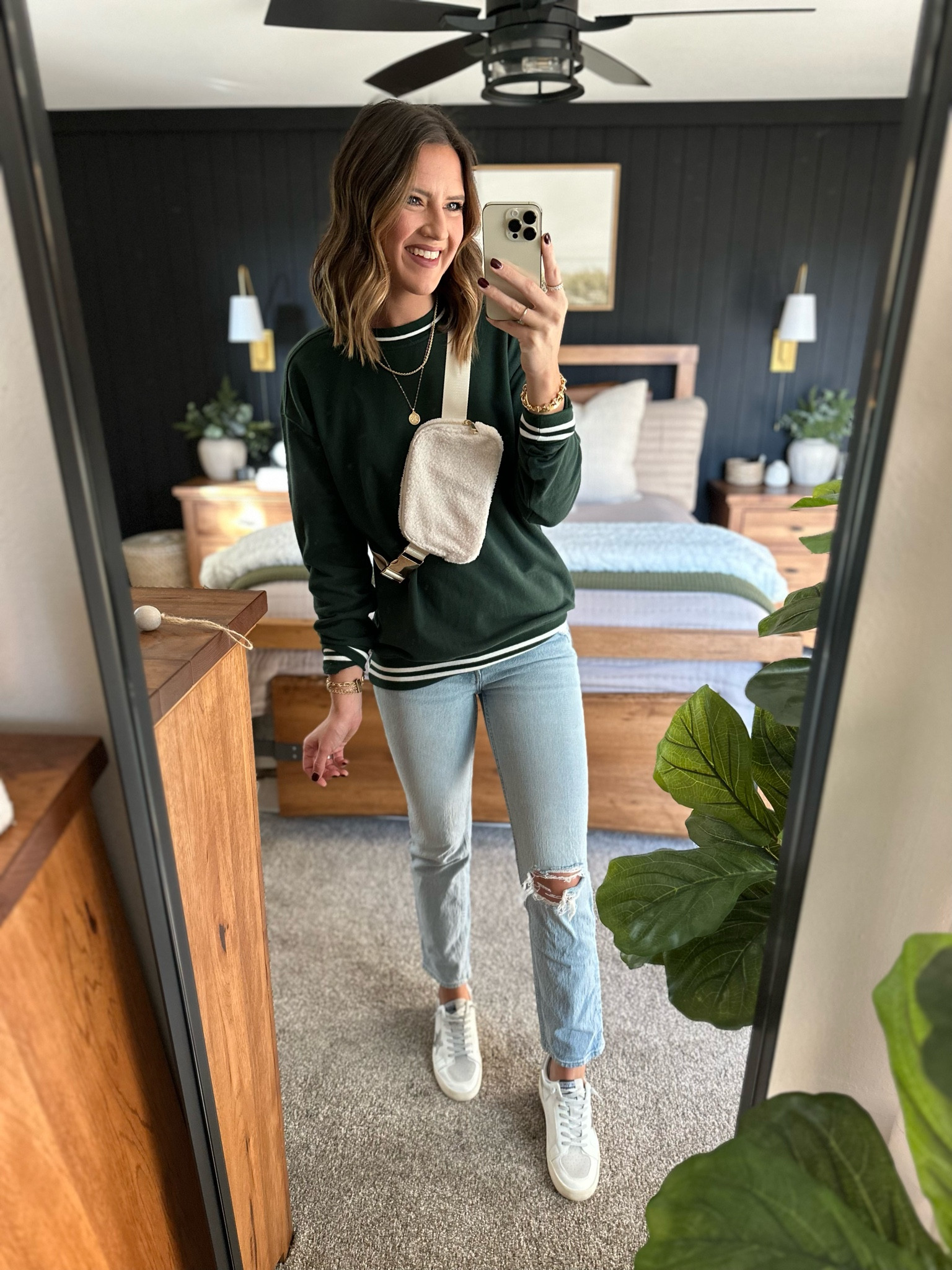 This sweatshirt is now under $20! 🙌🏻 

Sweatshirt - small
Jeans - 26 long 
Sneakers - tts 


#LTKCyberWeek #LTKfindsunder50 #LTKsalealert