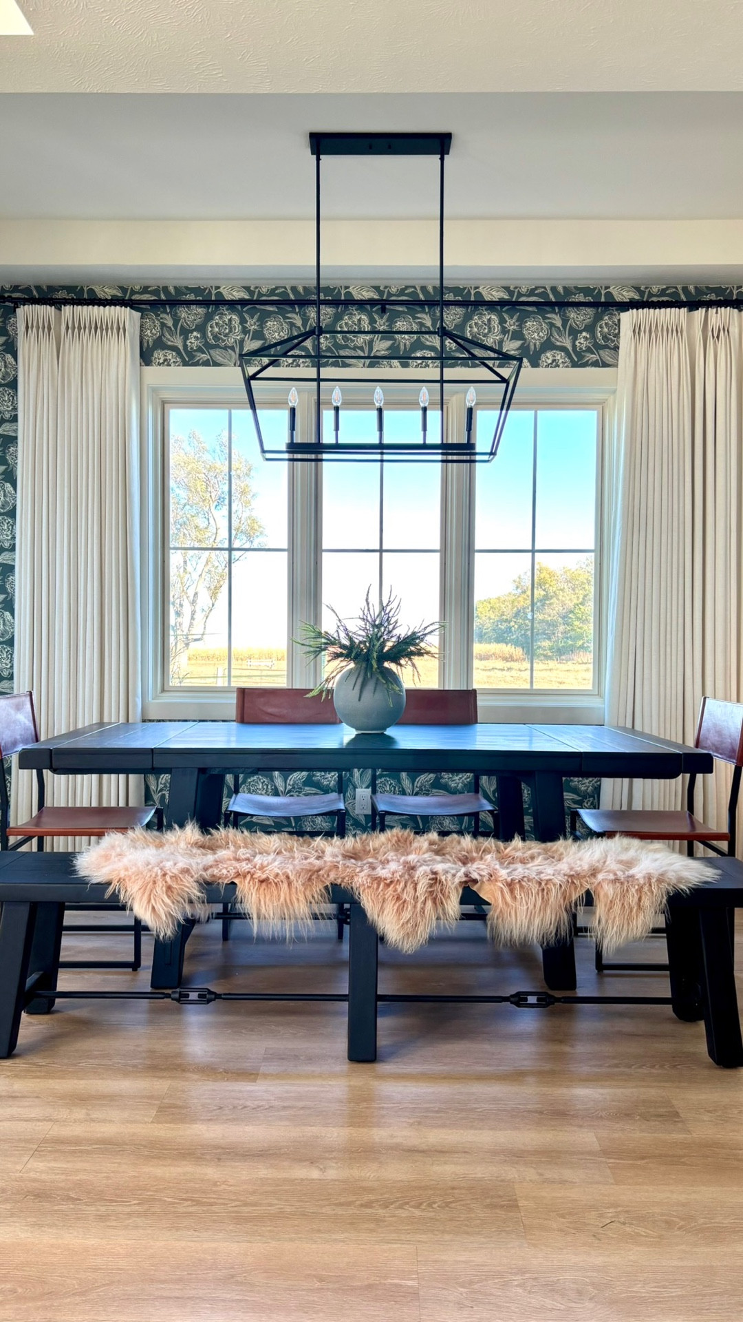 #ad Where do you like this beautiful lit tree from @lightshare_official should go?  I think it would even be beautiful on the porch to welcome guests.  So many options and the size is great!  Comment SHOP for the link.  Have the best weekend!!

#whitehouse #homedecorating #christmastreedecorating #lightedtree #christmasdecor #christmasinspo #dining_room