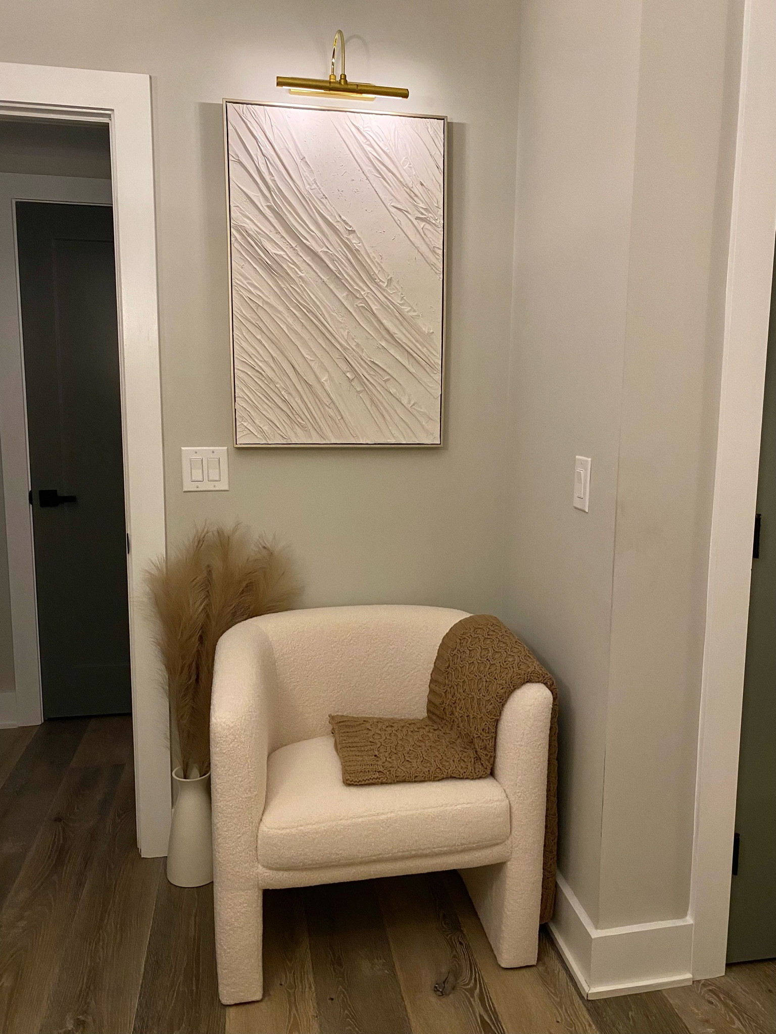 Loving this cozy and minimalist bedroom corner!

#LTKhome