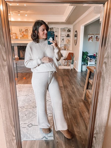 The absolute coziest set you want to add to your Christmas list this year! It is so soft  and cute! Perfect with Uggs and a jean jacket to wear out   CourtneySivard10 for 10% off Gibsonlook! 

#LTKHoliday #LTKbump #LTKSeasonal