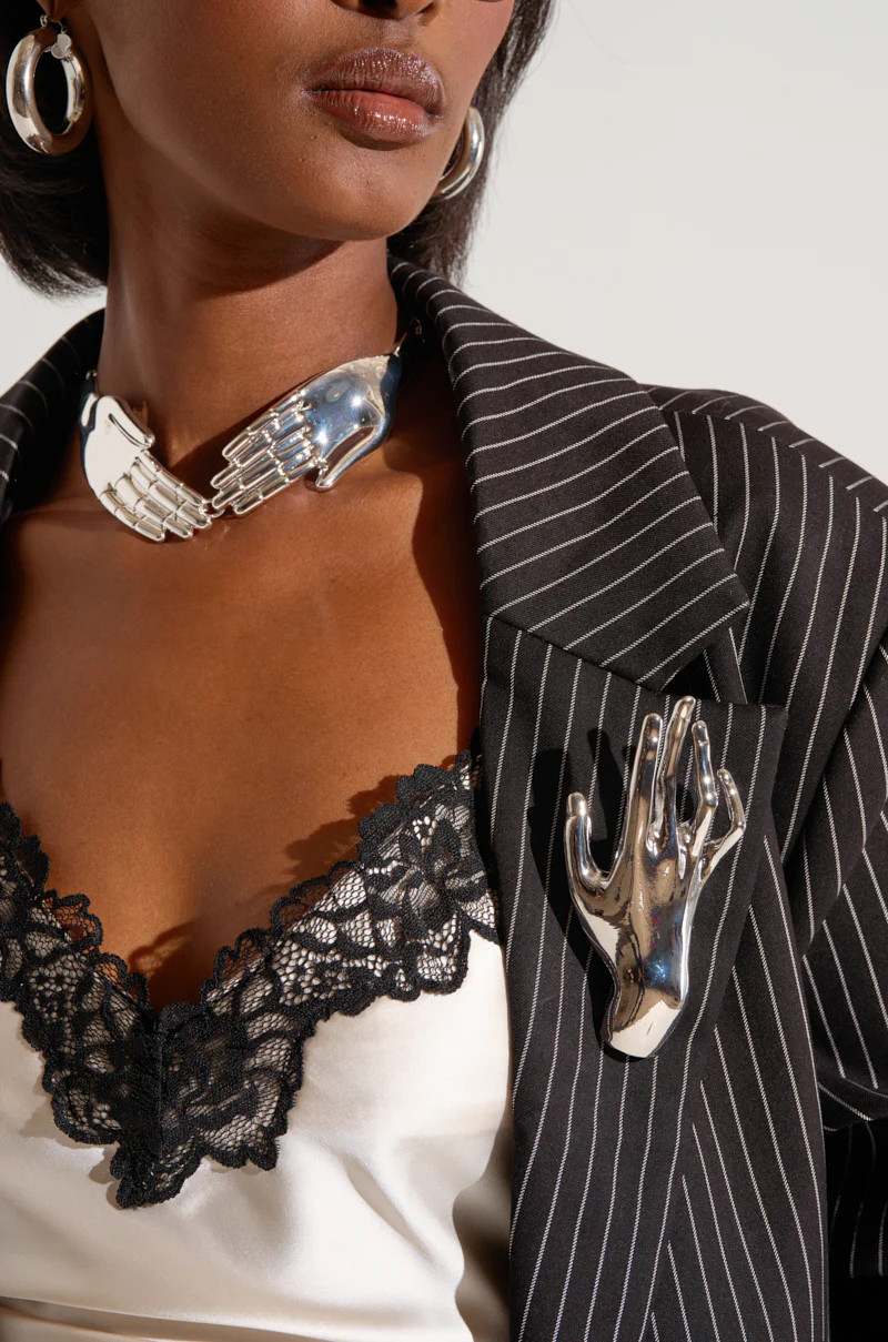 HANDS ON BROOCH | AKIRA