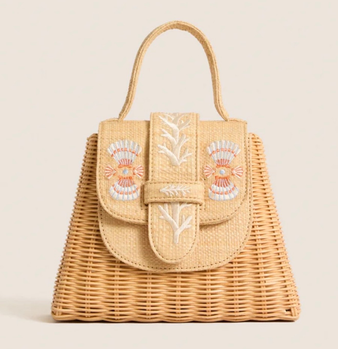 PAMELA MUNSON
Natural and Multi Petite Lady Bag Coral Sands

Coastal charm, refined. Crafted in handwoven rattan and finished with an embroidered flap featuring delicate sea-inspired motifs, the Lady Clutch is designed for sunlit escapes and elegant evenings by the shore

#LTKSeasonal #LTKTravel #LTKWorkwear