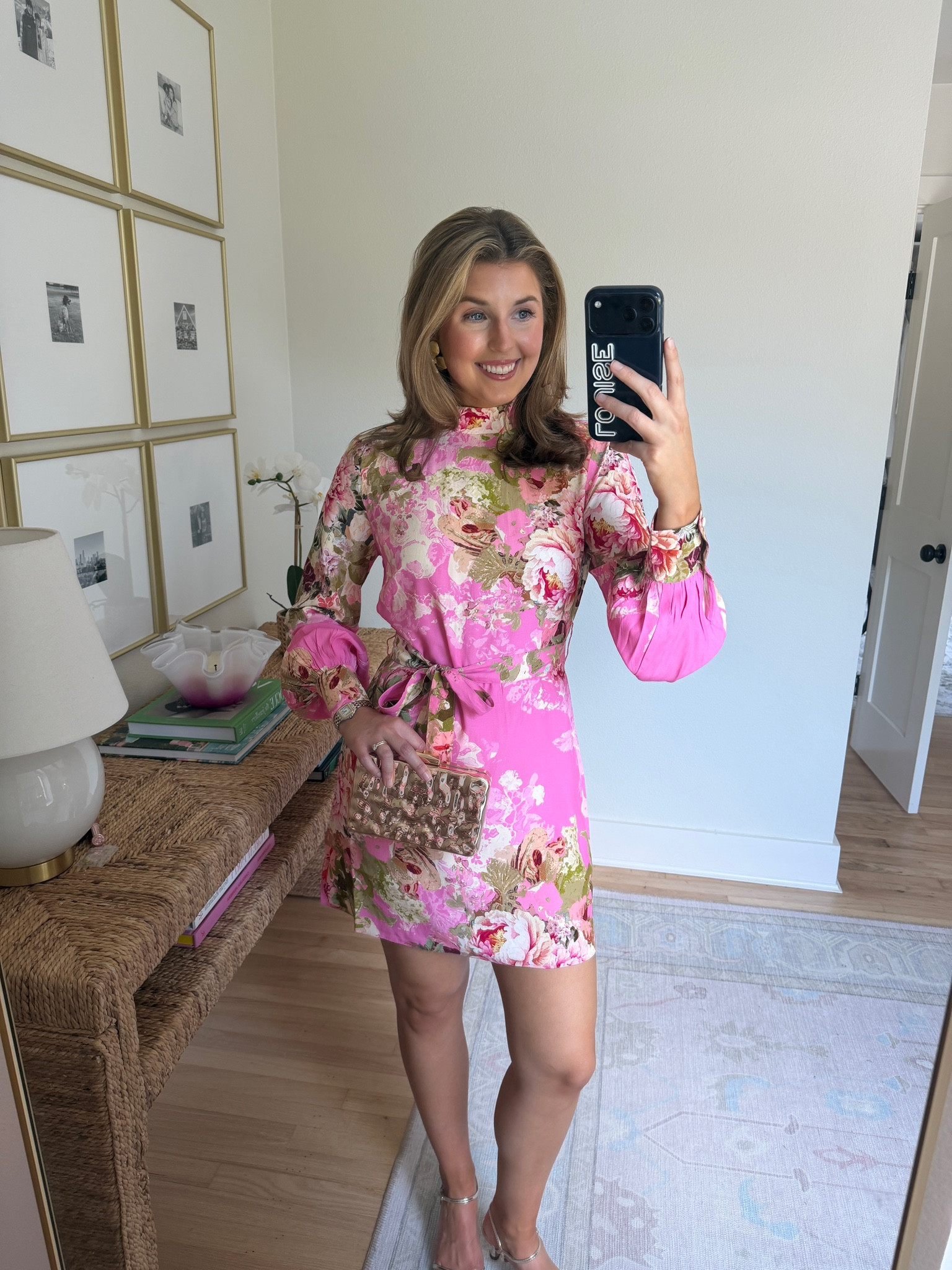Cocktail dress with sleeves! Wearing a S