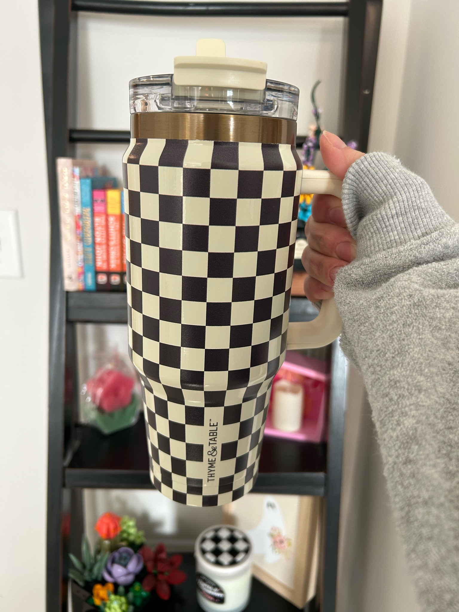 🖤🤍 Thyme and Table have the prettiest tumblers ever! I have three (green with gold leopard + white with gold bows), and my obsession will continue to grow! There are 10+ colors and patterns. The checkered one has been sold out, but it’s currently back in stock!✨ #walmartfinds #walmart #thymeandtable #tumbler 