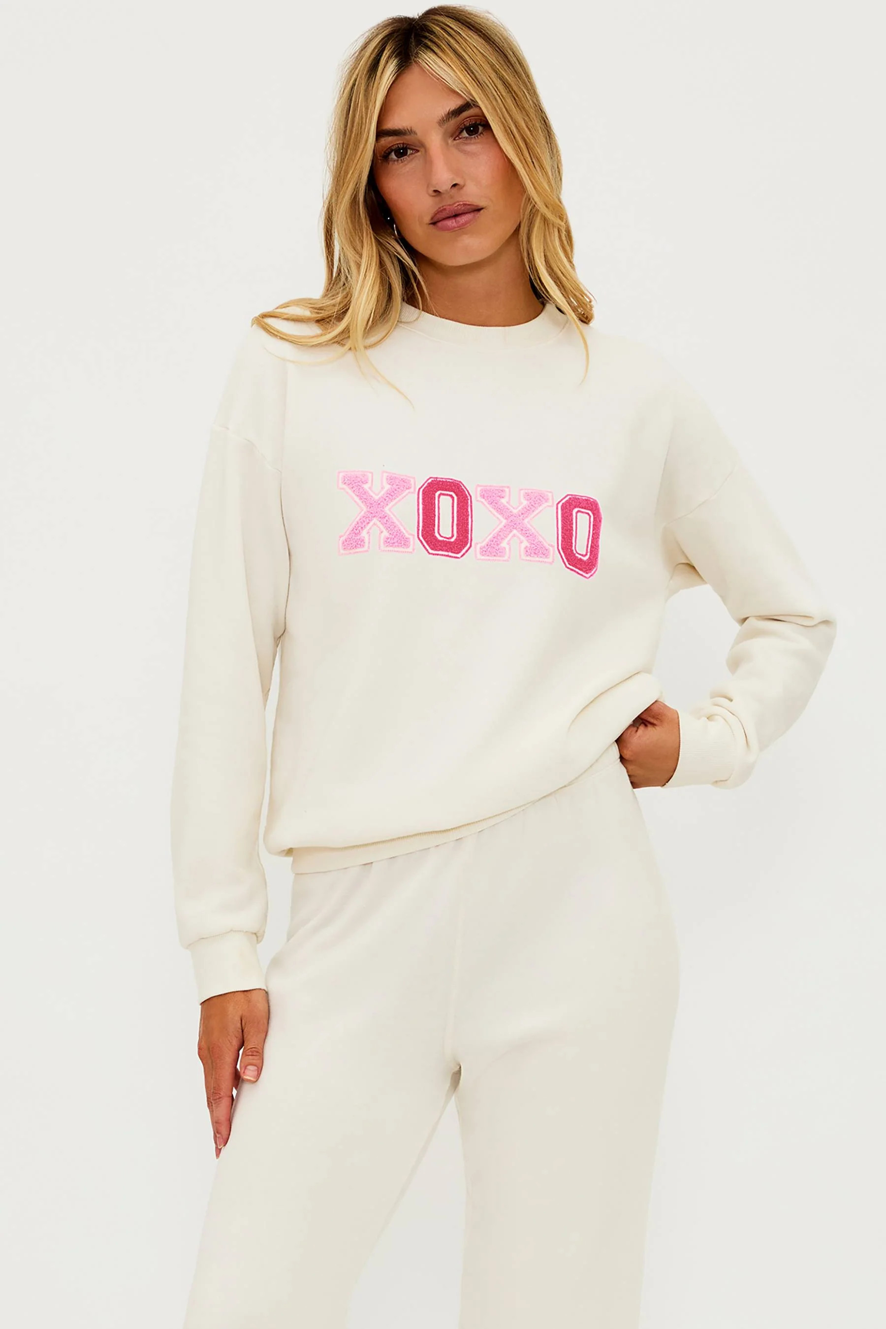 DEVYN OVERSIZED SWEATSHIRT XOXO CREAM | Beach Riot