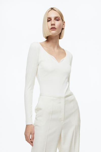 Shirt mit Sweetheart-Ausschnitt | H&M (DE, AT, CH, NL, FI)