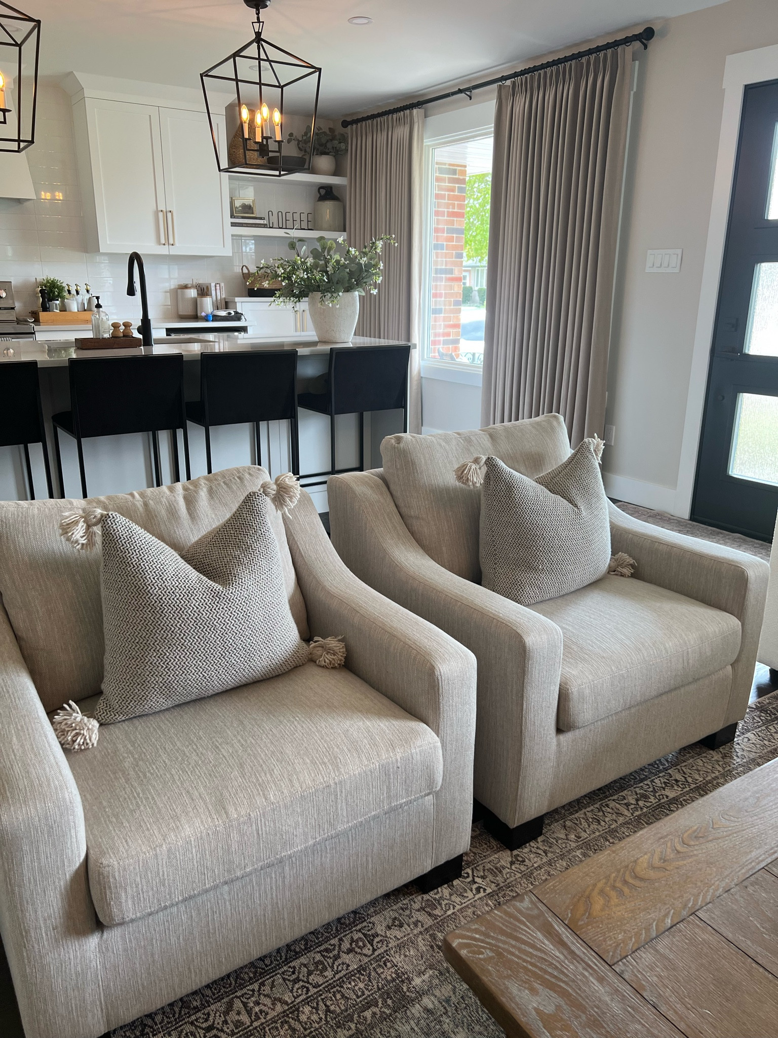 Neutral accent chairs and pillows! 

Wayfair
Woven nook
Accent chairs
Throw pillow
Pillow
Coffee table
Area rug


#LTKcanada #LTKhome #LTKstyletip