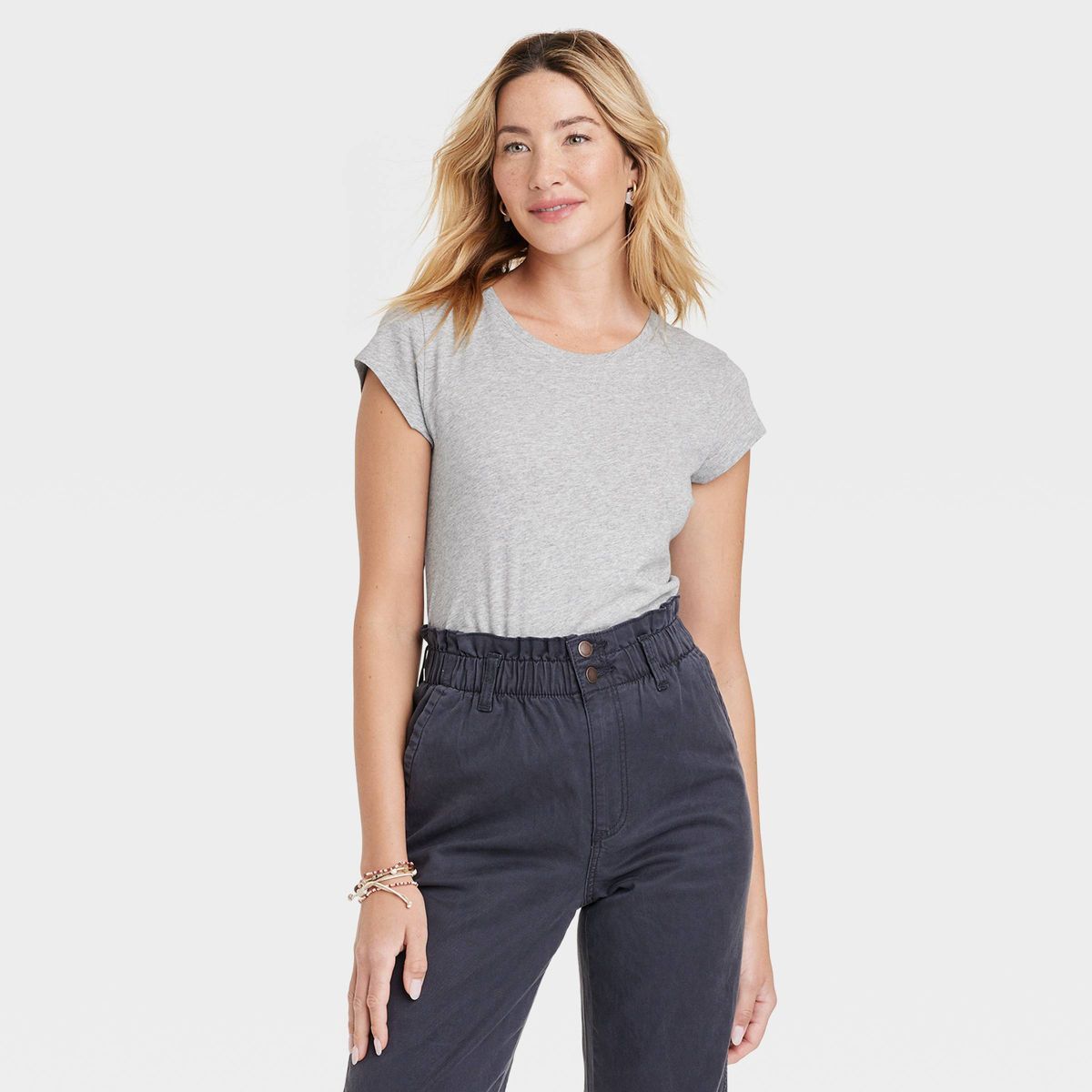 Women's Fitted Short Sleeve T-Shirt - Universal Thread™ Heather Gray S | Target
