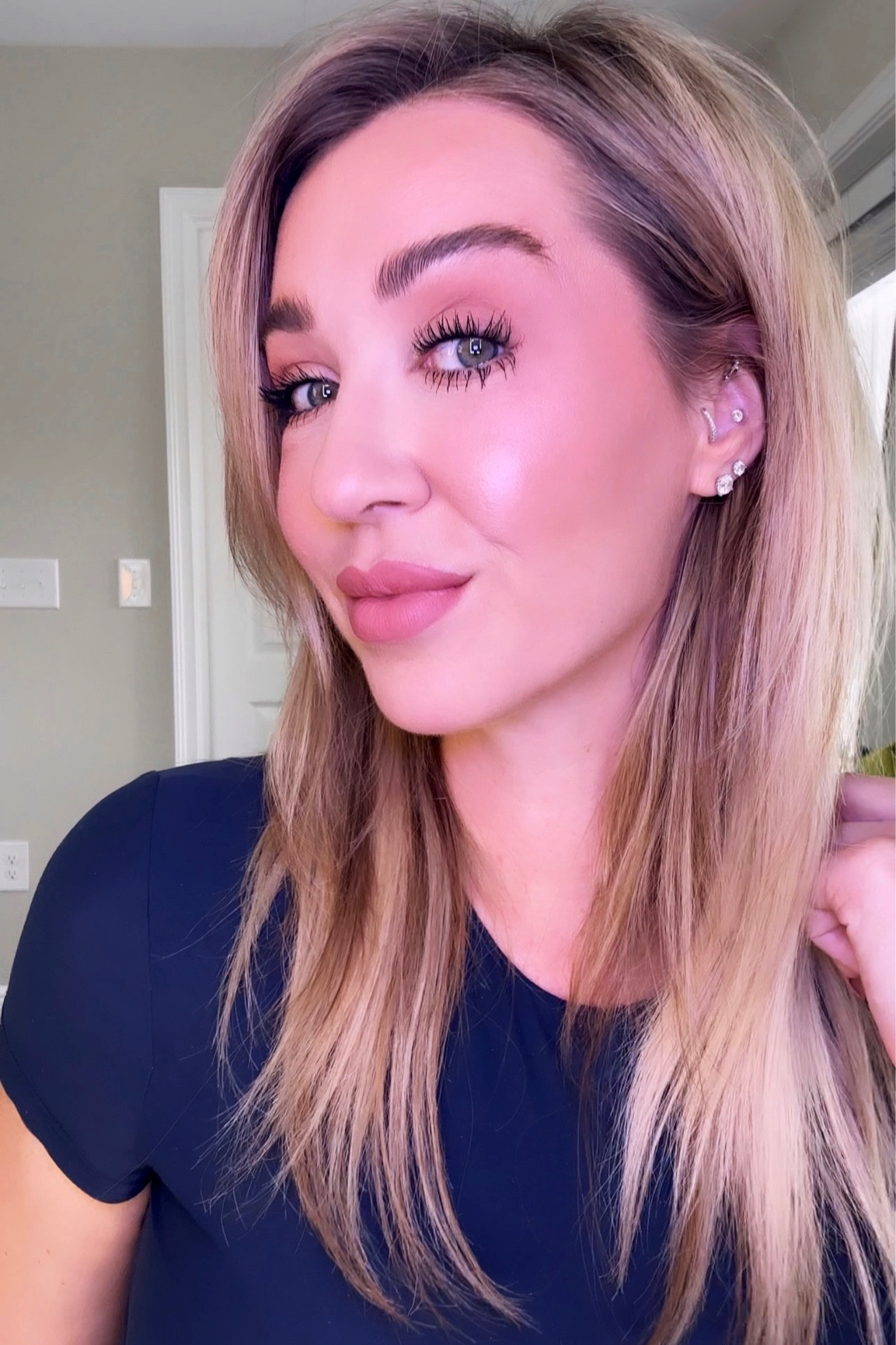 My newest makeup routine

SHADES-
Foundation: Salzburg 3.5
Concealer: crème 1.5
Under eye setting powder:  2 satin blanc 

Bronzer stick: nude medium 7
Highlighter: mesmerize
Cream blush: nearly rose
Liquid blush: hope
Blush topper: spice gal
Overall setting powder: Hourglass translucent 

Lipliner: pillow talk
Lipstick: girls trip 

Makeup routine, rare beauty blush, cream bronzer, dibs brush, cream makeup products 