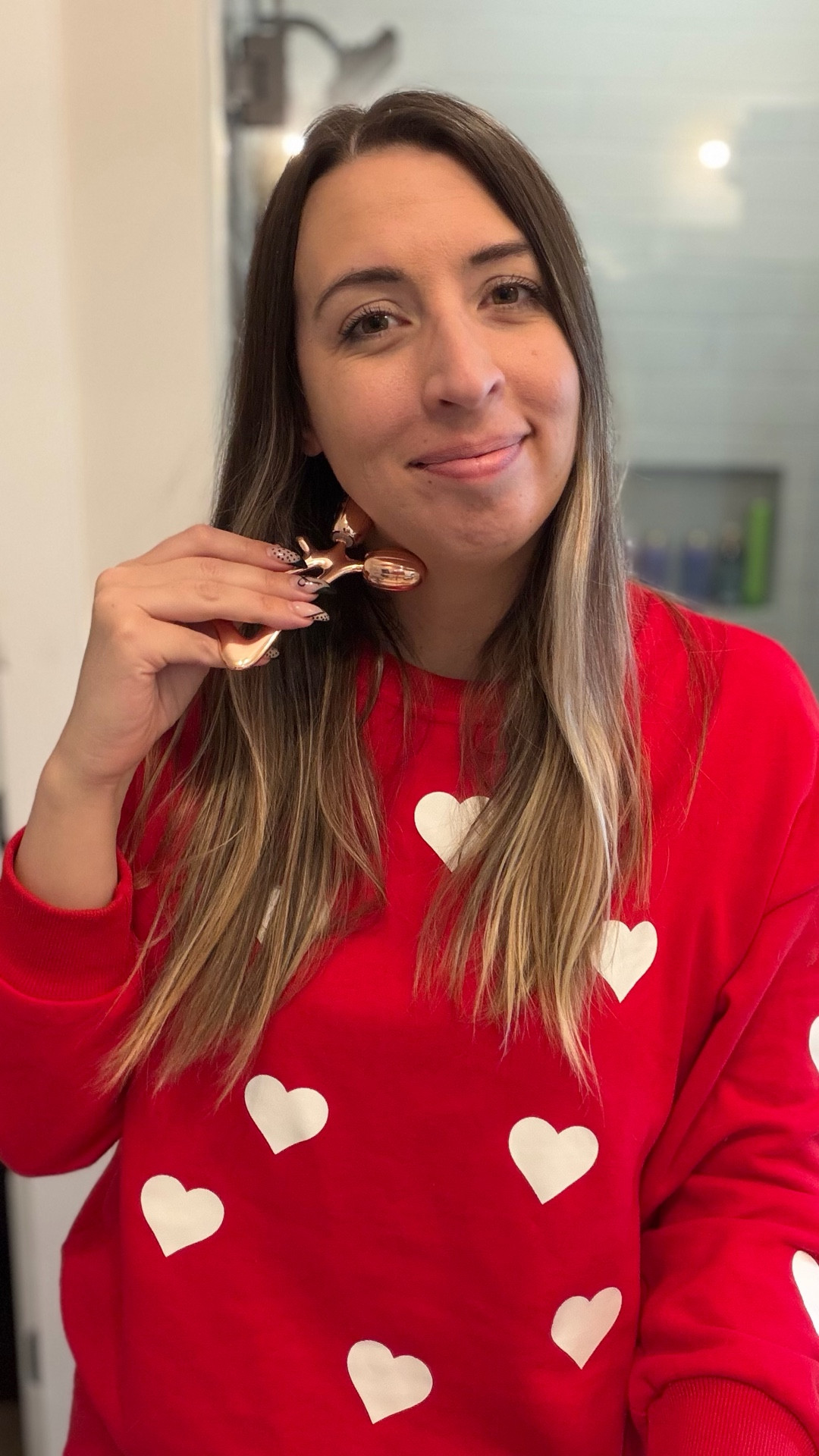 Same ritual, different places ✨
Whether I’m at home or living out of a suitcase, this little gua sha moment comes with me. The roller feels amazing on my skin, and the comb is my go-to for jaw tension and puffiness. Low effort, high glow, zero skipping.

@yeamon_beauty #ad
Gua sha, anytime.

#skincare #guasha #glowyskin #puffiness #antiaging #faceyoga #naturalbeauty

#LTKselfcare #LTKmorningroutine #LTKBeauty