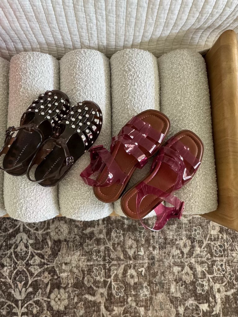 I love how fun these jelly sandals are! The perfect summer shoes to go with casual outfits. 

Summer fashion. Summer sandals. Summer shoes. Mom fashion. Chic style. Trendy fashion  

#LTKStyleTip #LTKShoeCrush