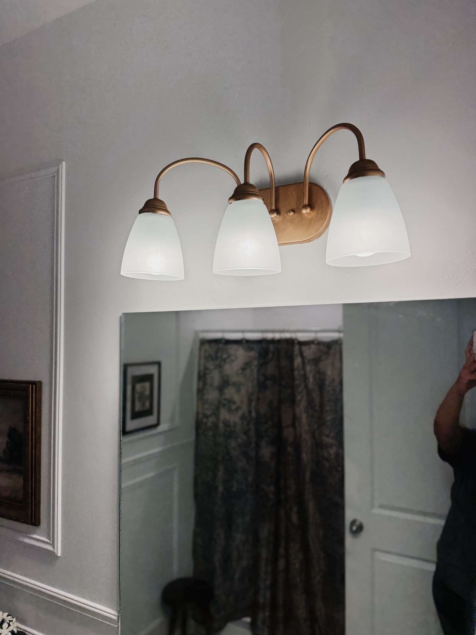 Budget-friendly hack: instead of buying a new vanity light, just change the color. Cheap girl win 🤭 Rub ’n Buff did the trick!

#LTKHome #LTKBeauty #LTKStyleTip