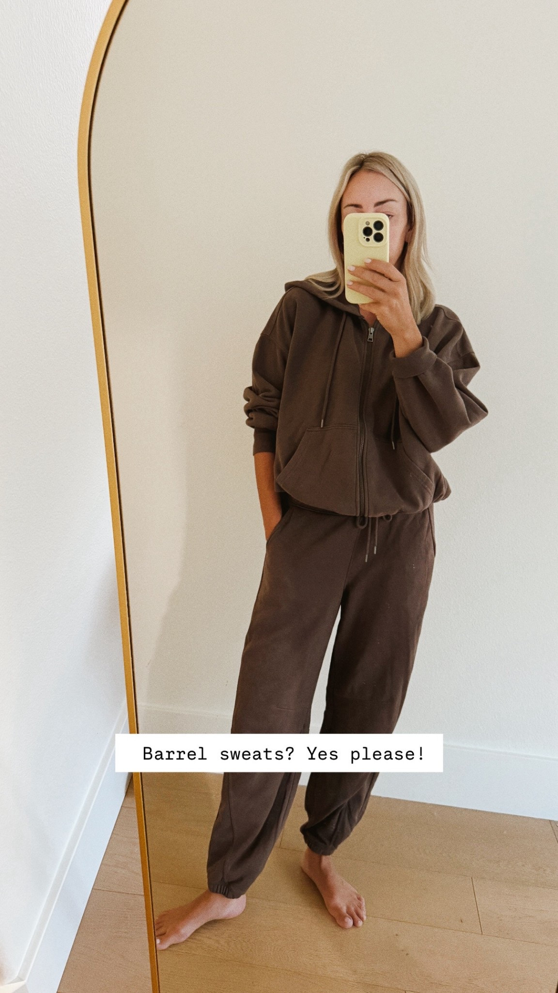 Loving the cut of this sweatsuit! The top is cropped just a bit and the barrel sweatpants are my favorite! So comfy!  