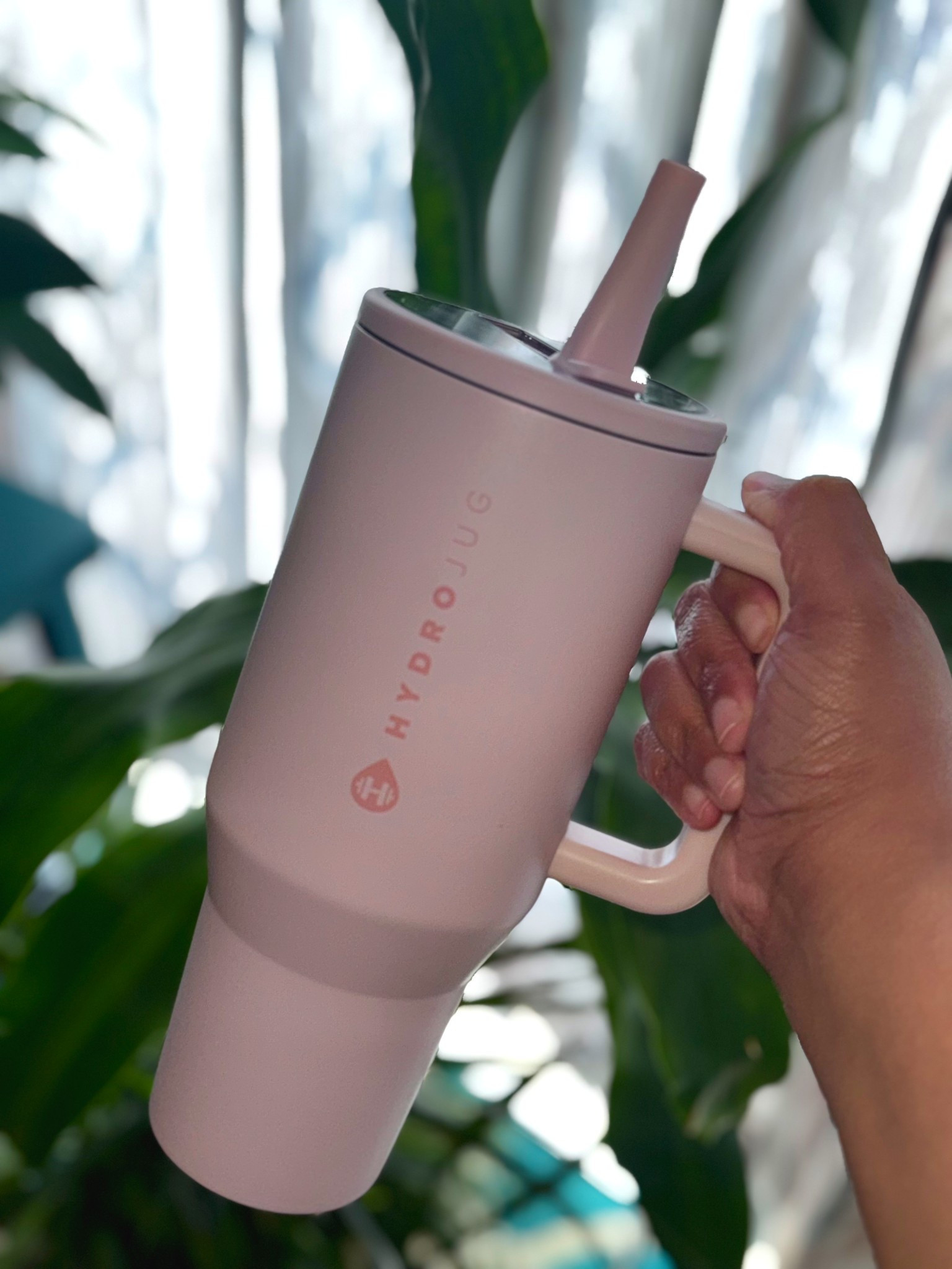 Hydrojug 32oz leak proof tumbler. So many pretty colors and patterns in 32 and 40 oz
Color- pink sand 

#LTKGiftGuide