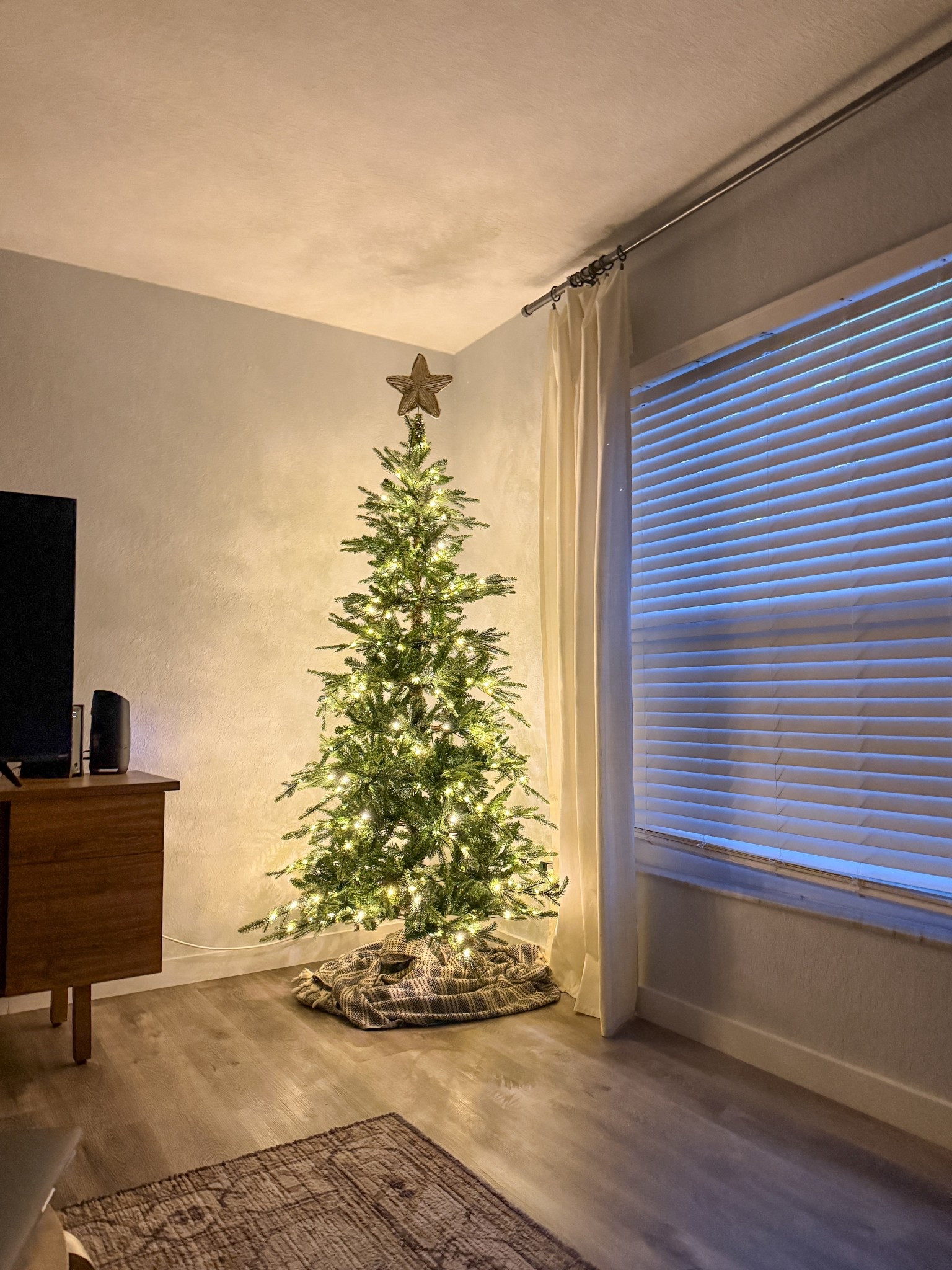 The prettiest tree for a cute corner!

Shop here for this one and a few of my other faves!



#LTKHome #LTKSaleAlert #LTKHoliday