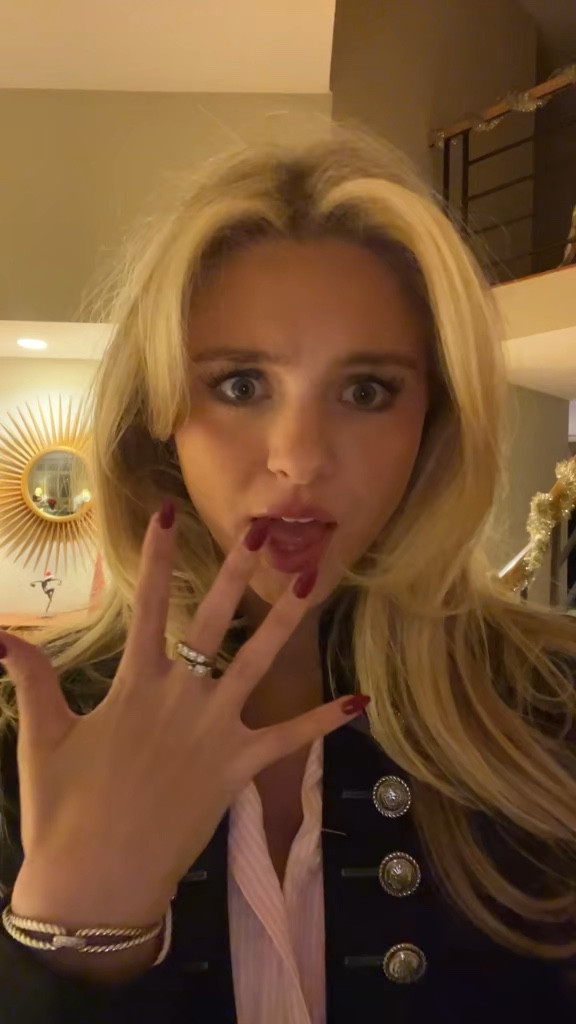 Christmas outfit inspo

#LTKGiftGuide #LTKSeasonal #LTKHoliday