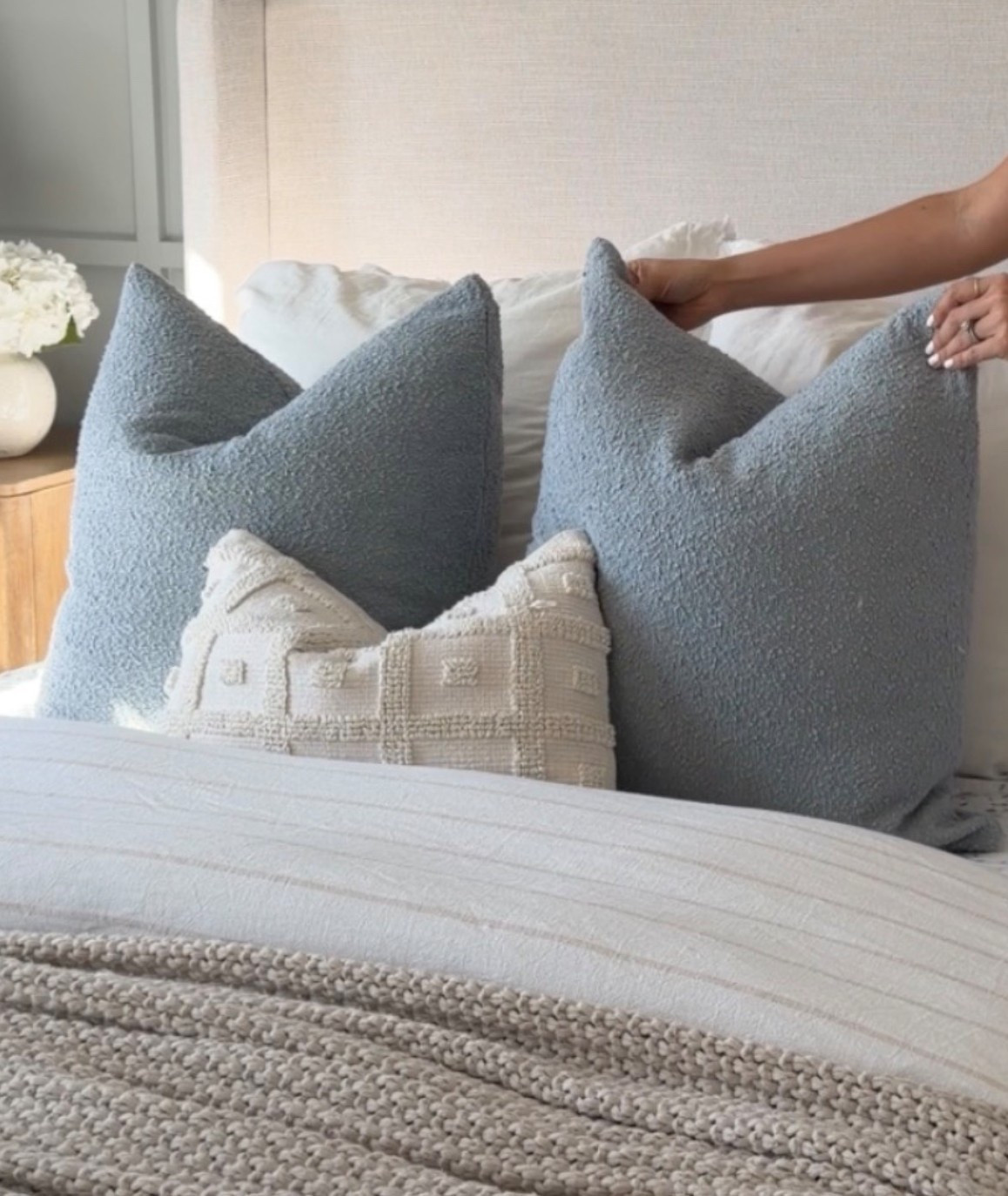 So many questions about this textured grid pillow which unfortunately it is discontinued but I found a similar one on Amazon 🤍🌊

#LTKHome #LTKSaleAlert