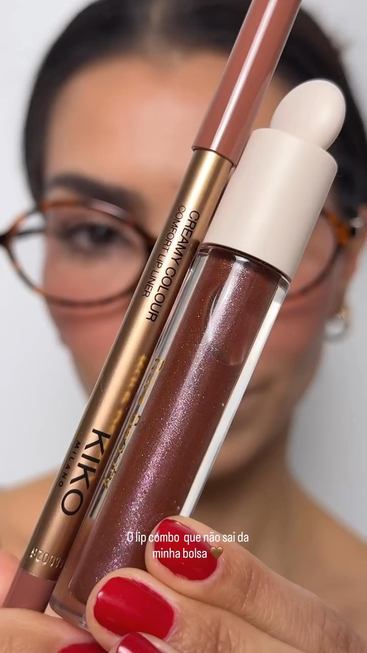Uso tanto que já virou item fixo na minha bolsa ✨
Perfeito para o dia a dia, combina com qualquer maquiagem e deixa a boca linda sem esforço.
Compartilha com a amiga que ama um lip combo clean girl e me segue para mais dicas de beleza ✨link LTK 
@rarebeauty @kikomilano #lipcombo #makeupnatural #makeup