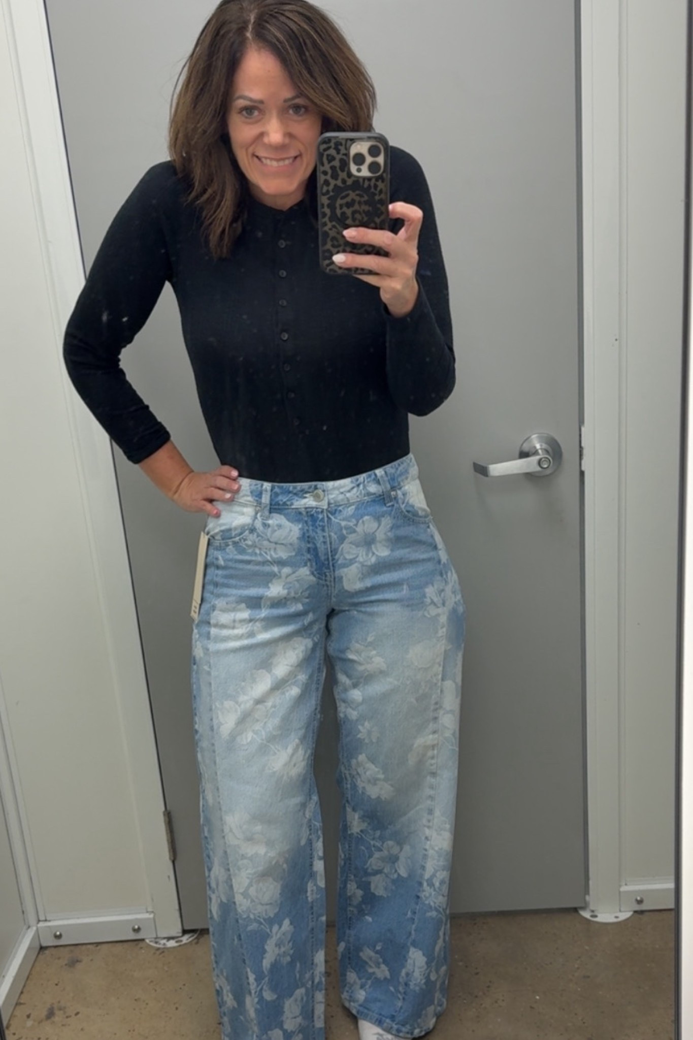 Flower baggy jeans, black ribbed top

#LTKgrwm #LTKFindsUnder50 #LTKootd