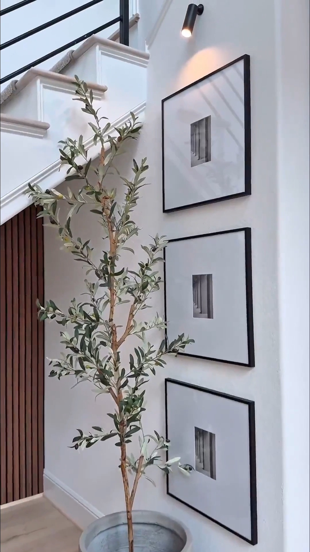 These frames are exactly what I was looking for! Wanted large pieces that look high-end and classy but didn’t want to empty my wallet – and BOOM, found the perfect match 🙌 Size is spot-on and quality looks fantastic so far. Total value for your money – you NEED these for your space!

#LTKHome #GalleryWall #HomeDecorFinds #BudgetFriendlyDecor #WallArt #HomeStyling
#LTKStyleTip

#LTKSaleAlert #LTKHome